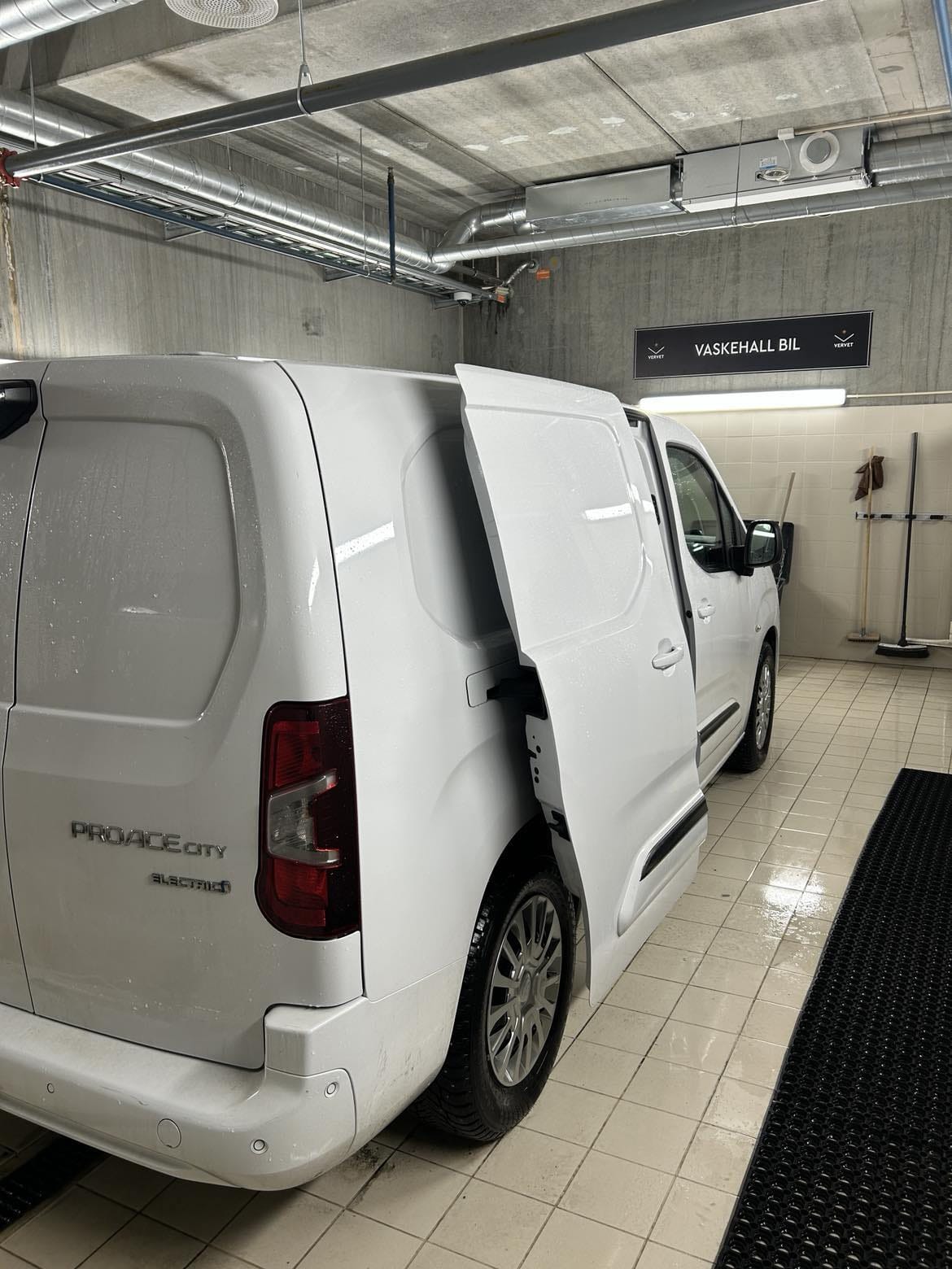 Toyota Proace City Electric with GPS
