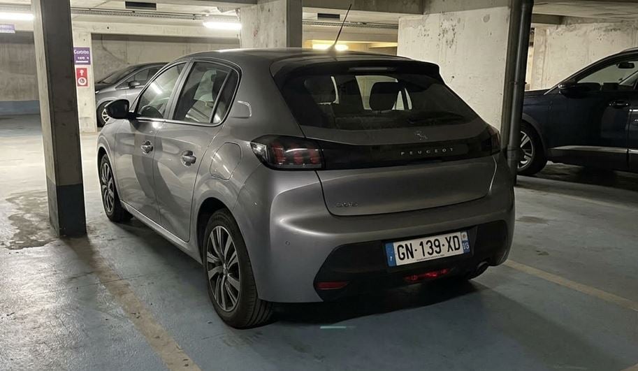Peugeot 208 with Air conditioning