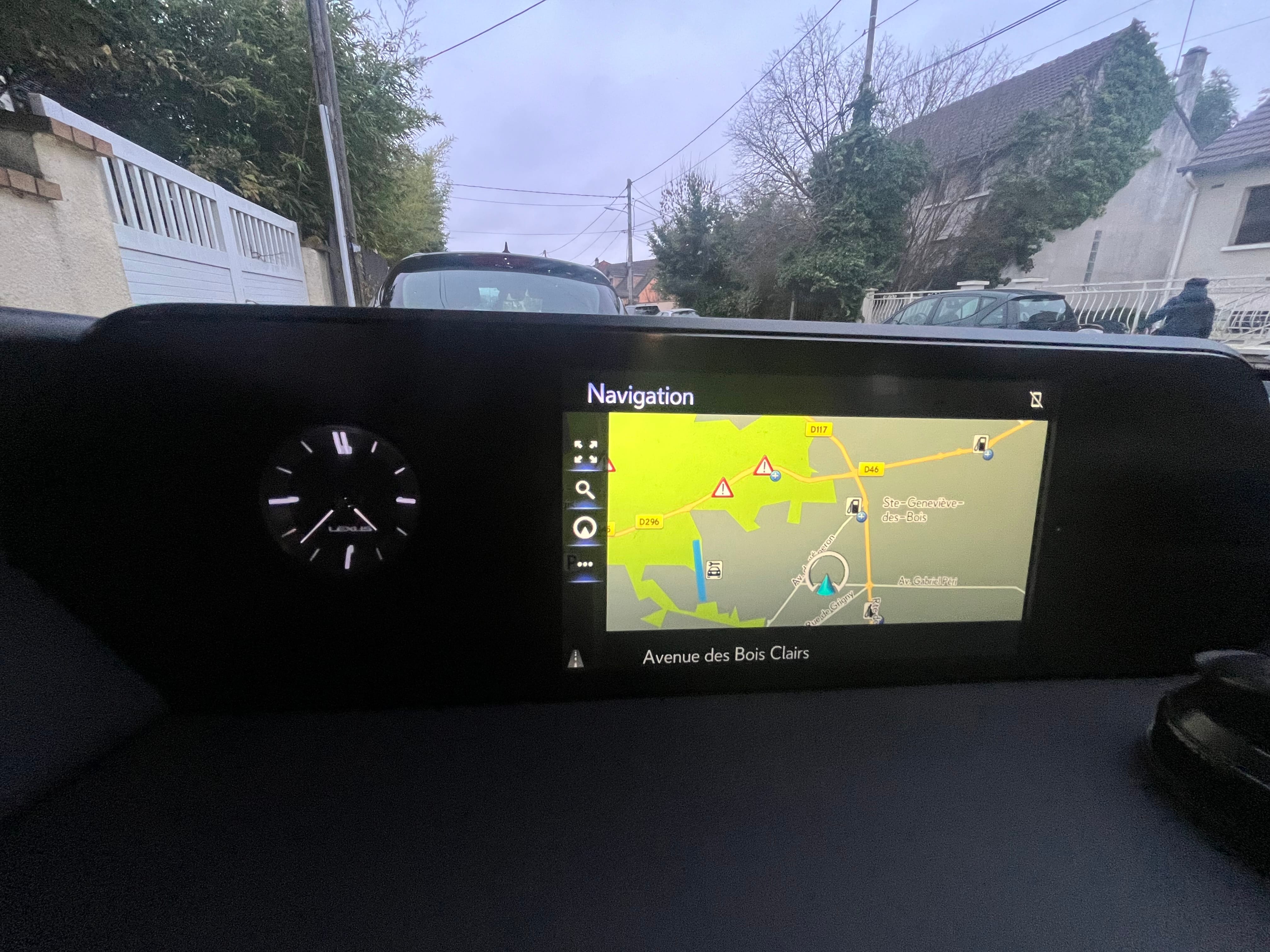 Lexus UX Hybride avec GPS
