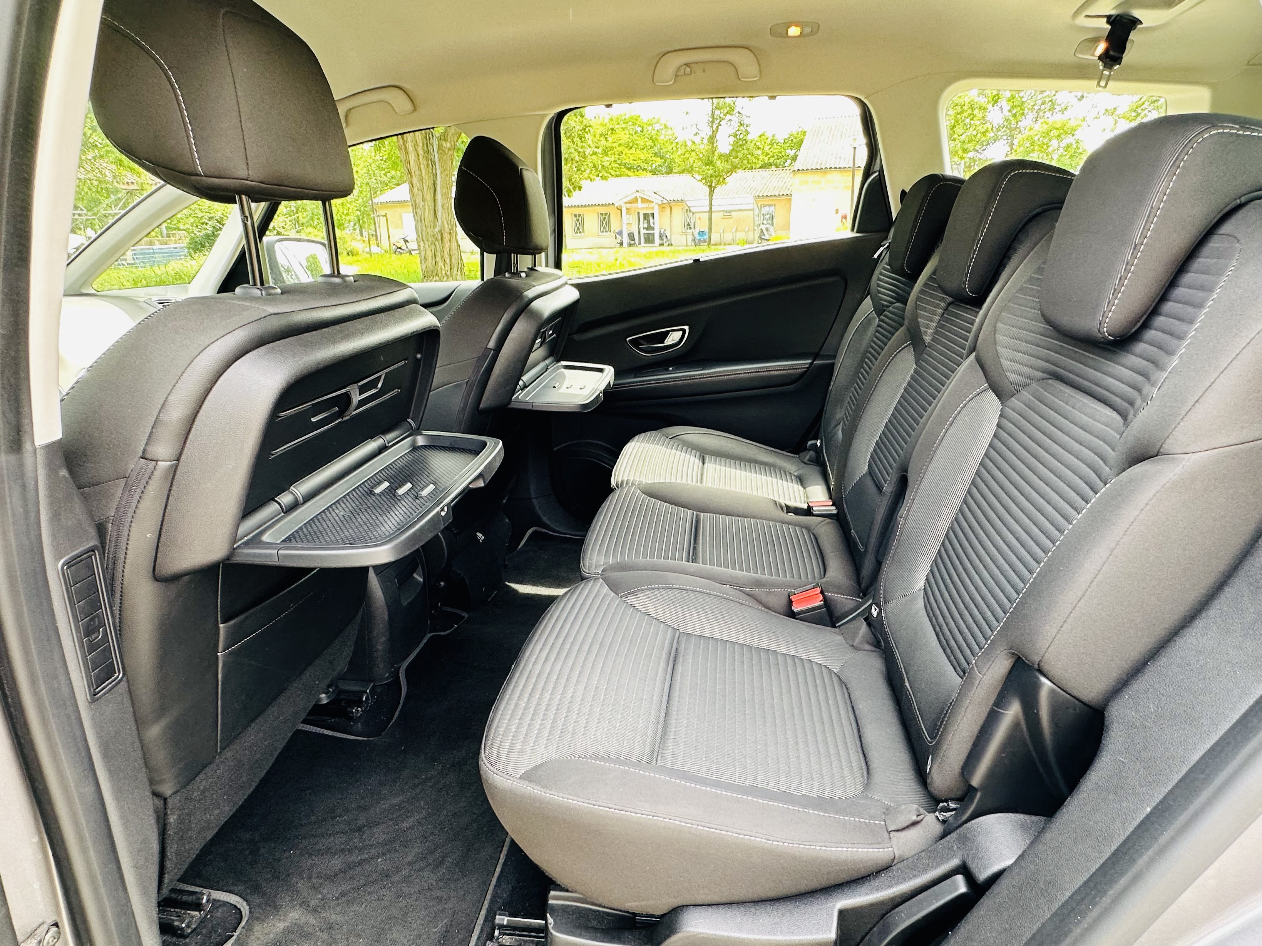 Renault Grand Scenic 110 cv con Silla infantil