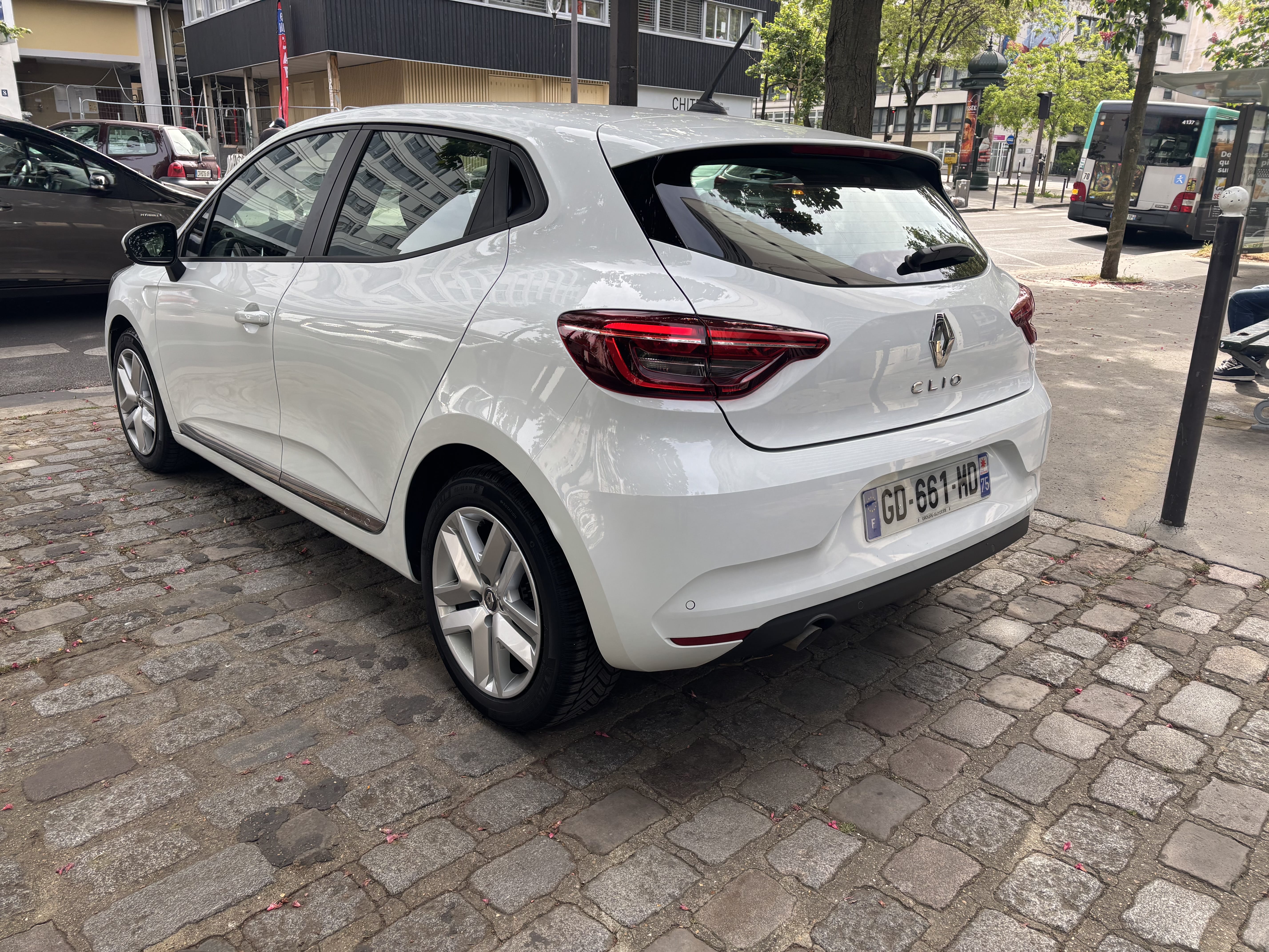 Renault Clio Metro ligne 7bis/ 11 Place des Fêtes place 287 avec Climatisation