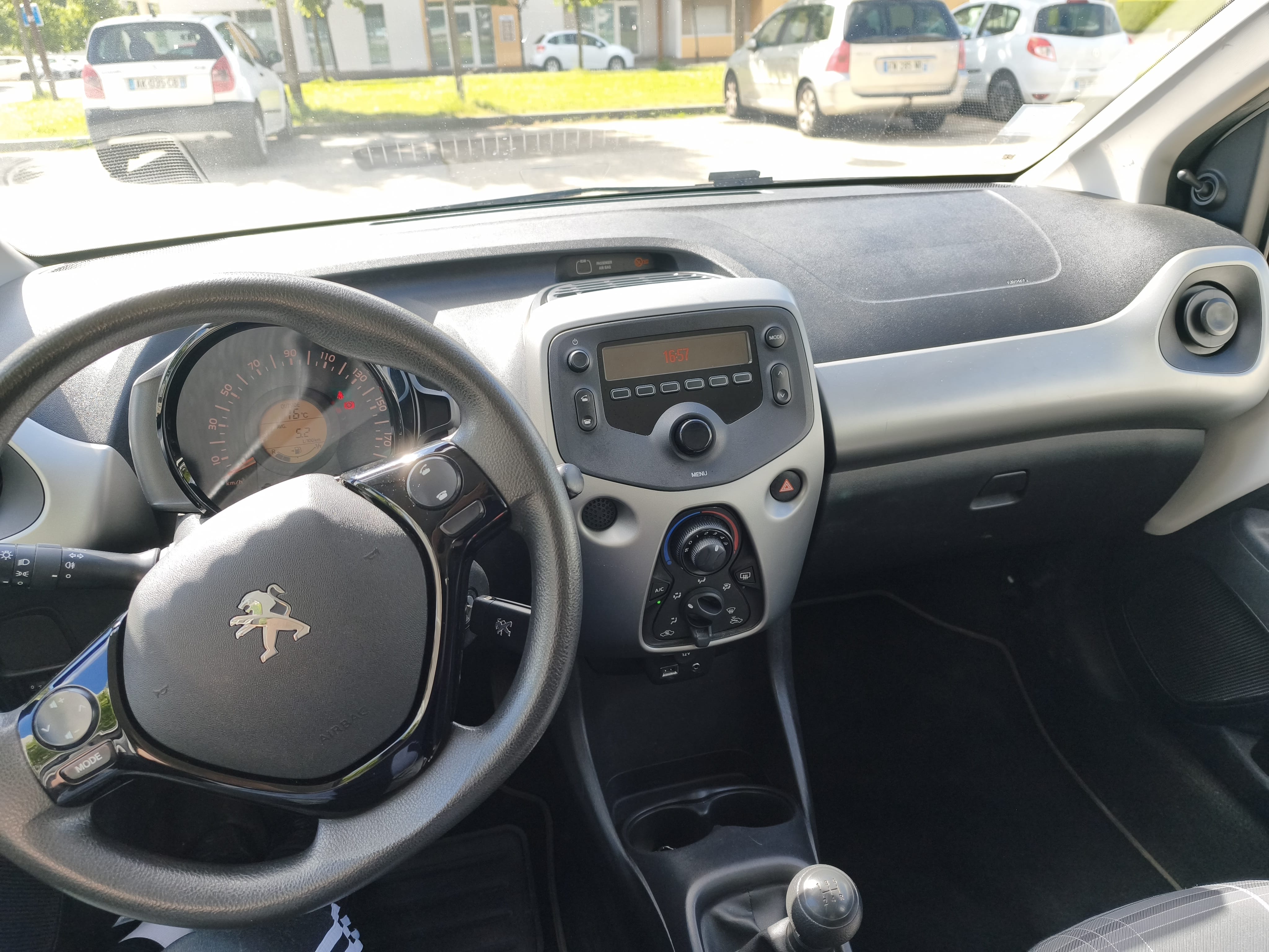 Peugeot 108 1.0 VTI avec Port USB