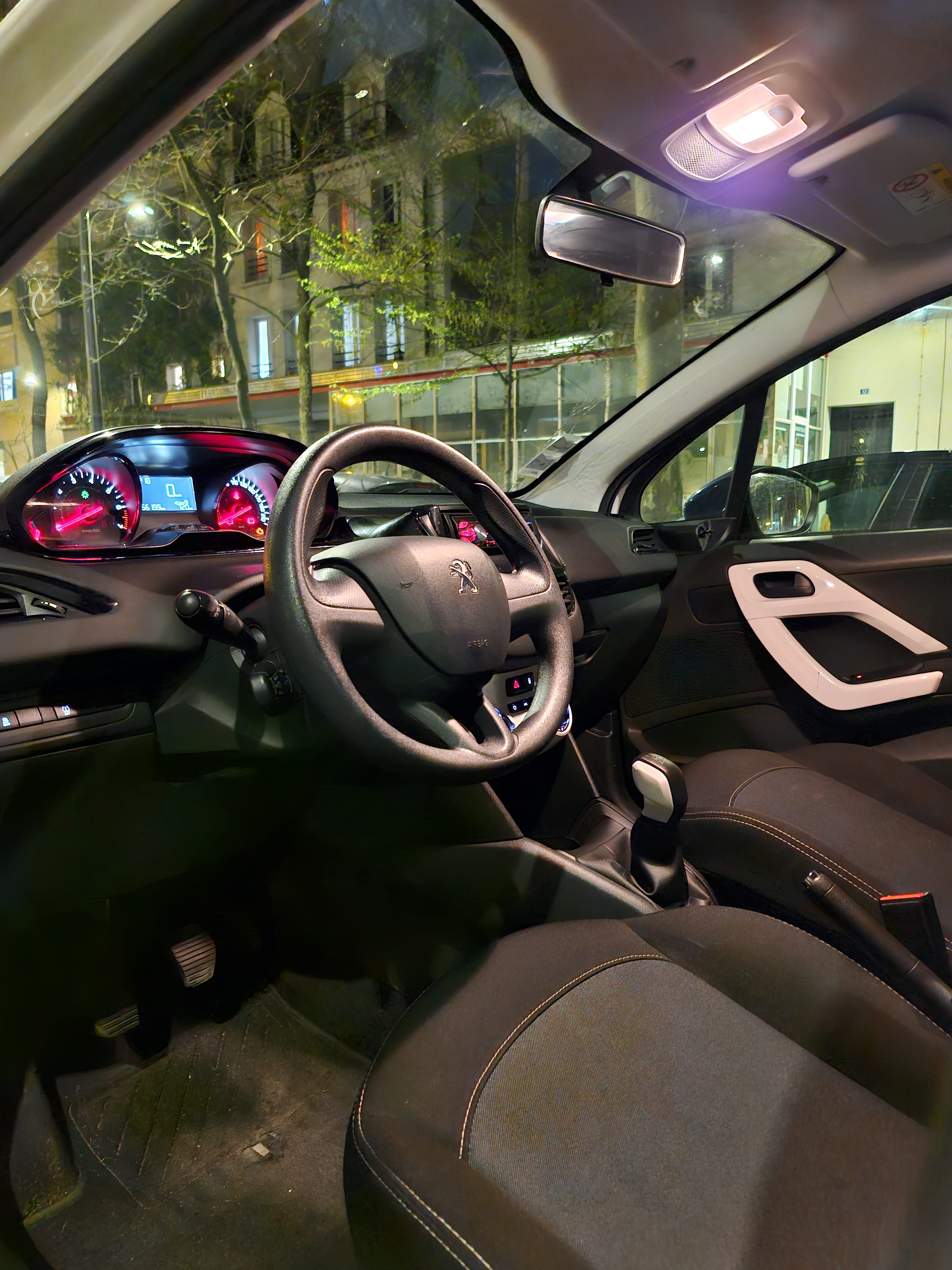 Peugeot 208 avec Siège bébé