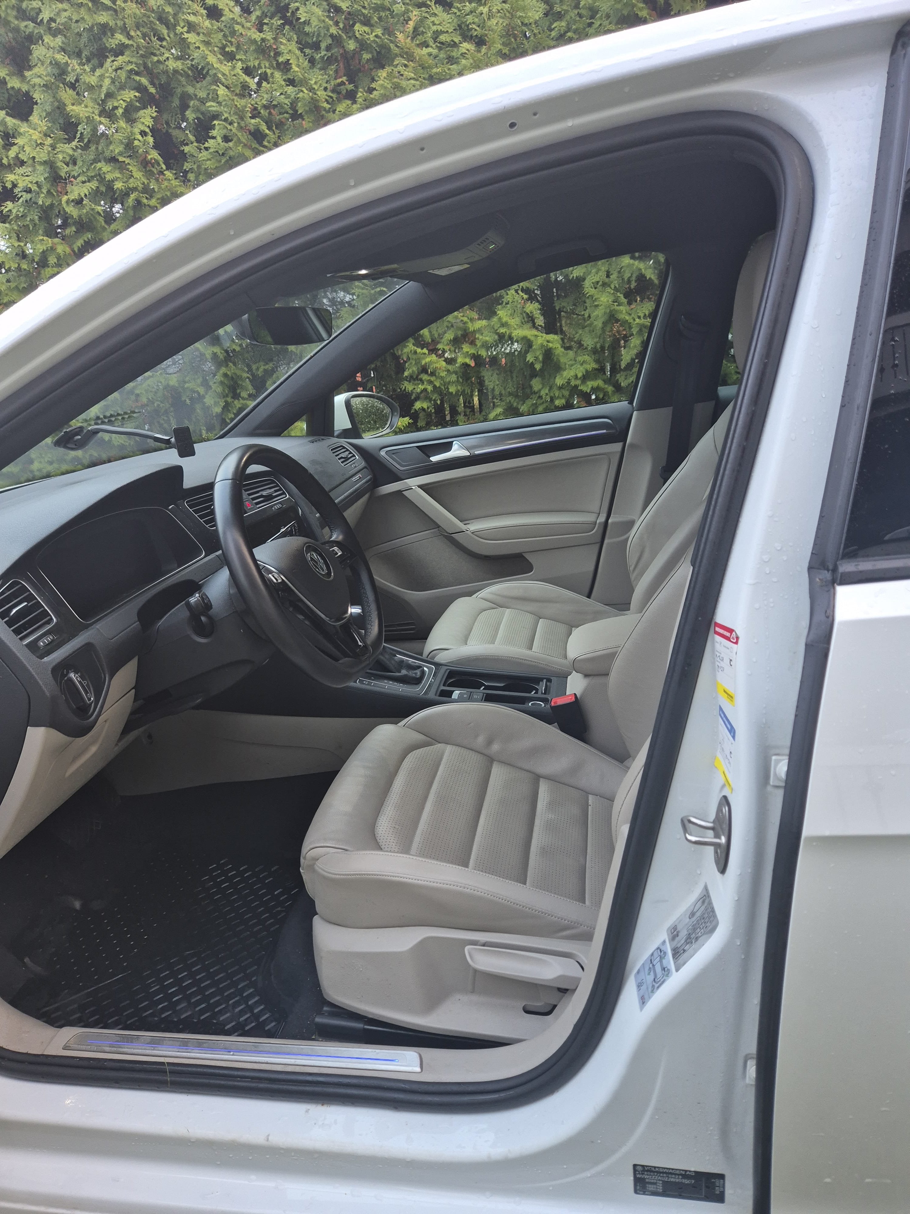 Volkswagen e-Golf with Cruise control