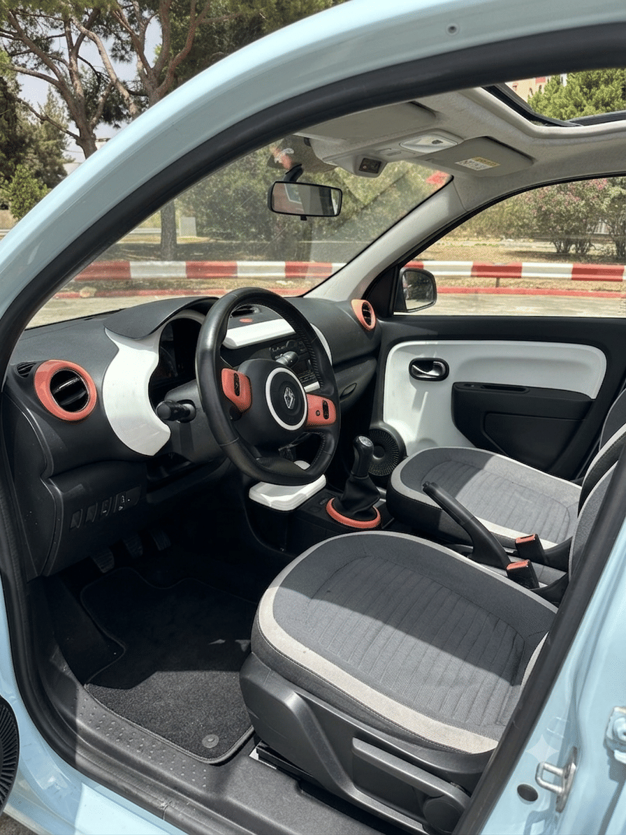 Renault Twingo III with USB charging ports