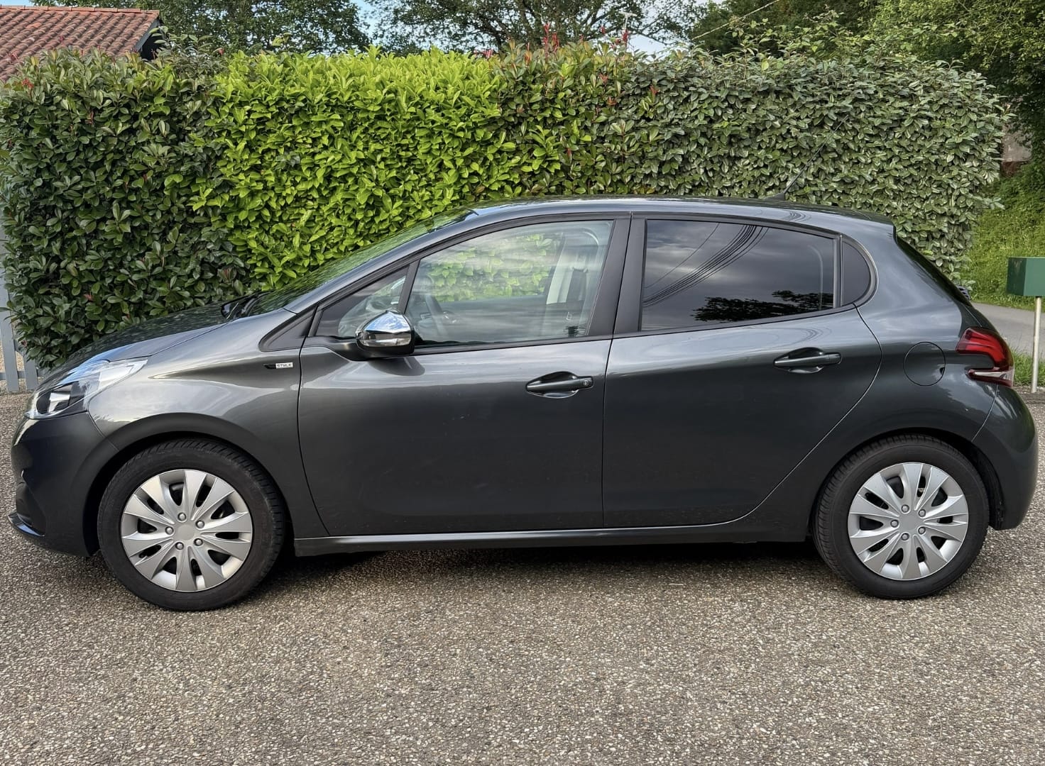 Peugeot 208 with Air conditioning