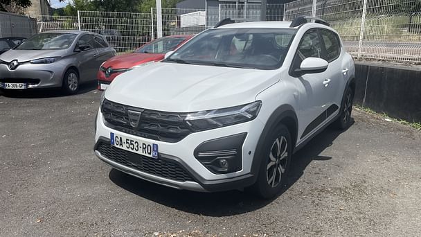 Dacia Sandero Stepway Véhicule premium près de l’aéroport, pour pro et vacanciers - À 3 min de l’aéroport, 2021, Essence 95, automatique