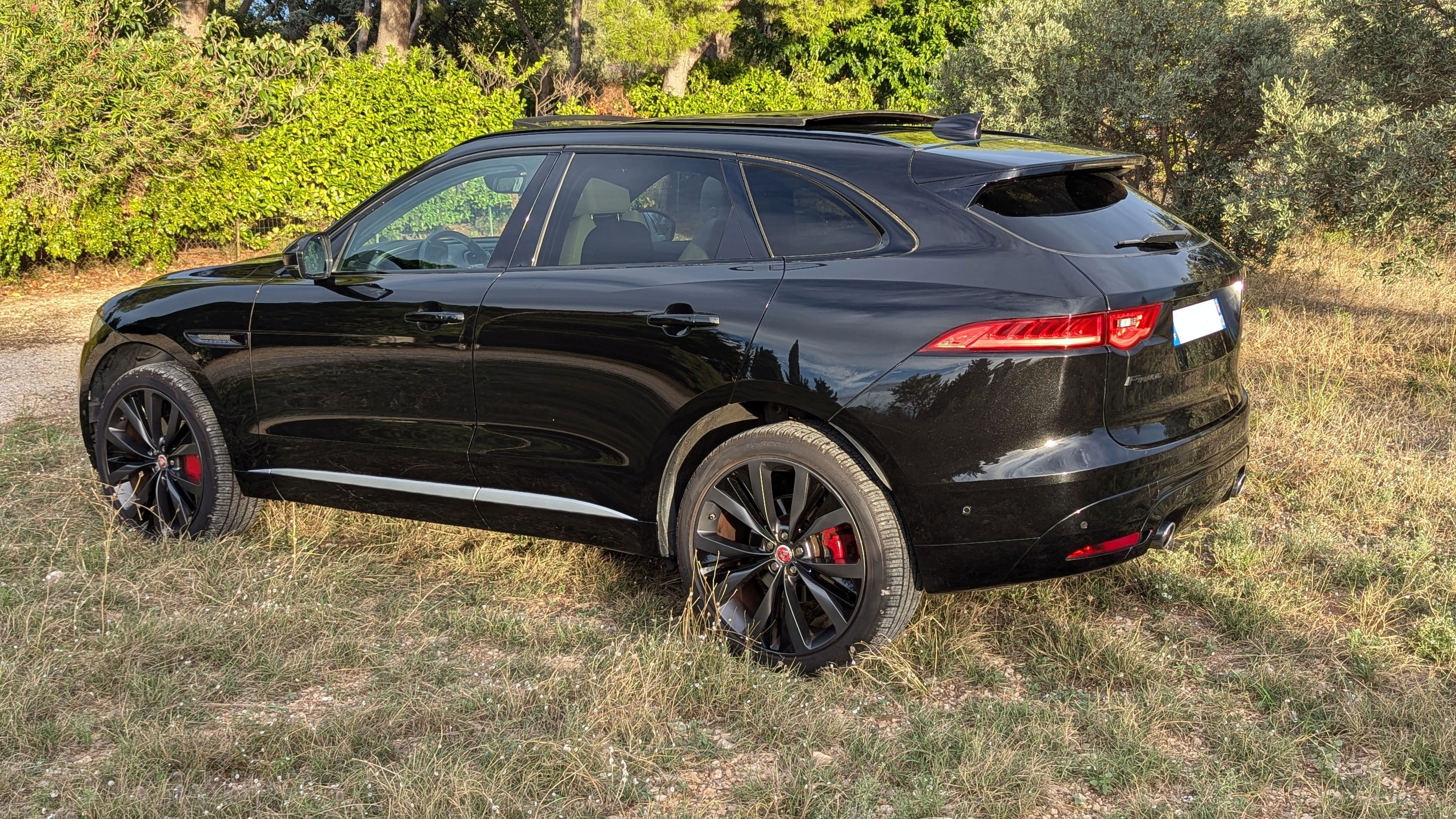 Jaguar F-Pace S 3.0D 300 CH Black edition avec Régulateur de vitesse