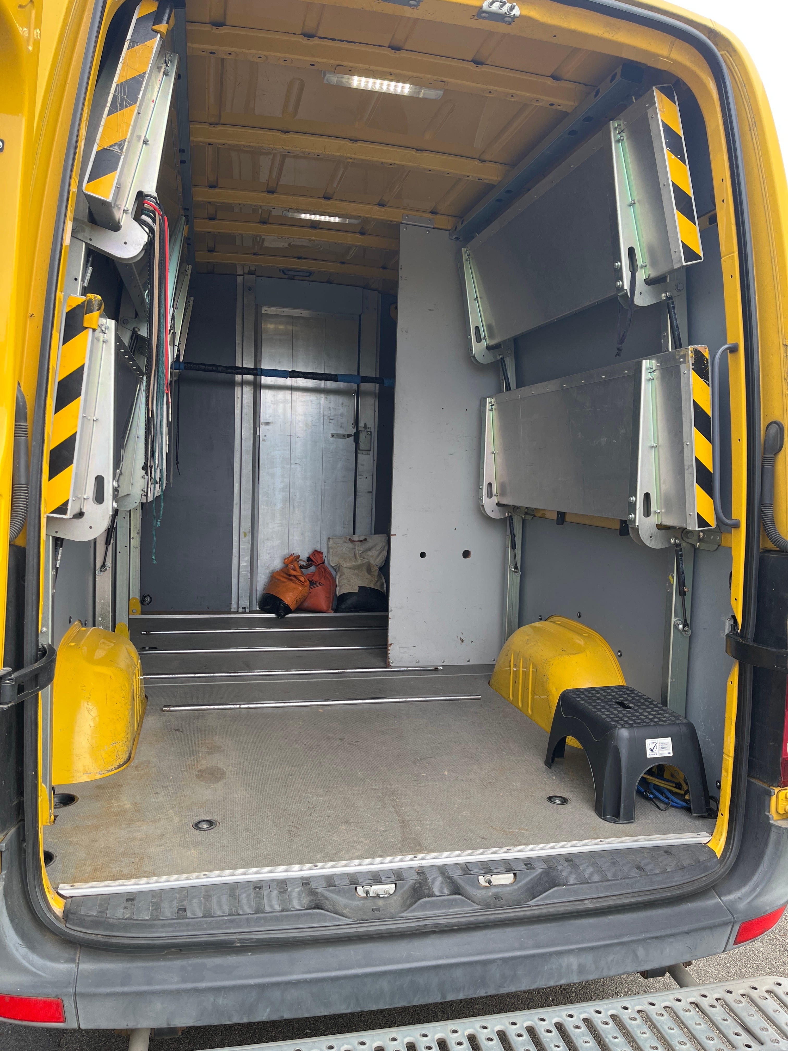 Mercedes-Benz Sprinter avec Autoradio