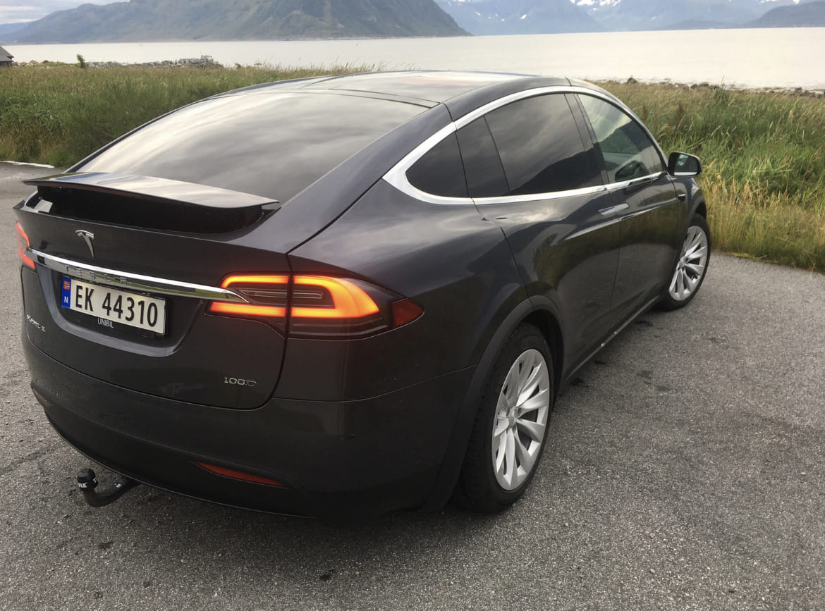 Tesla Model X med GPS