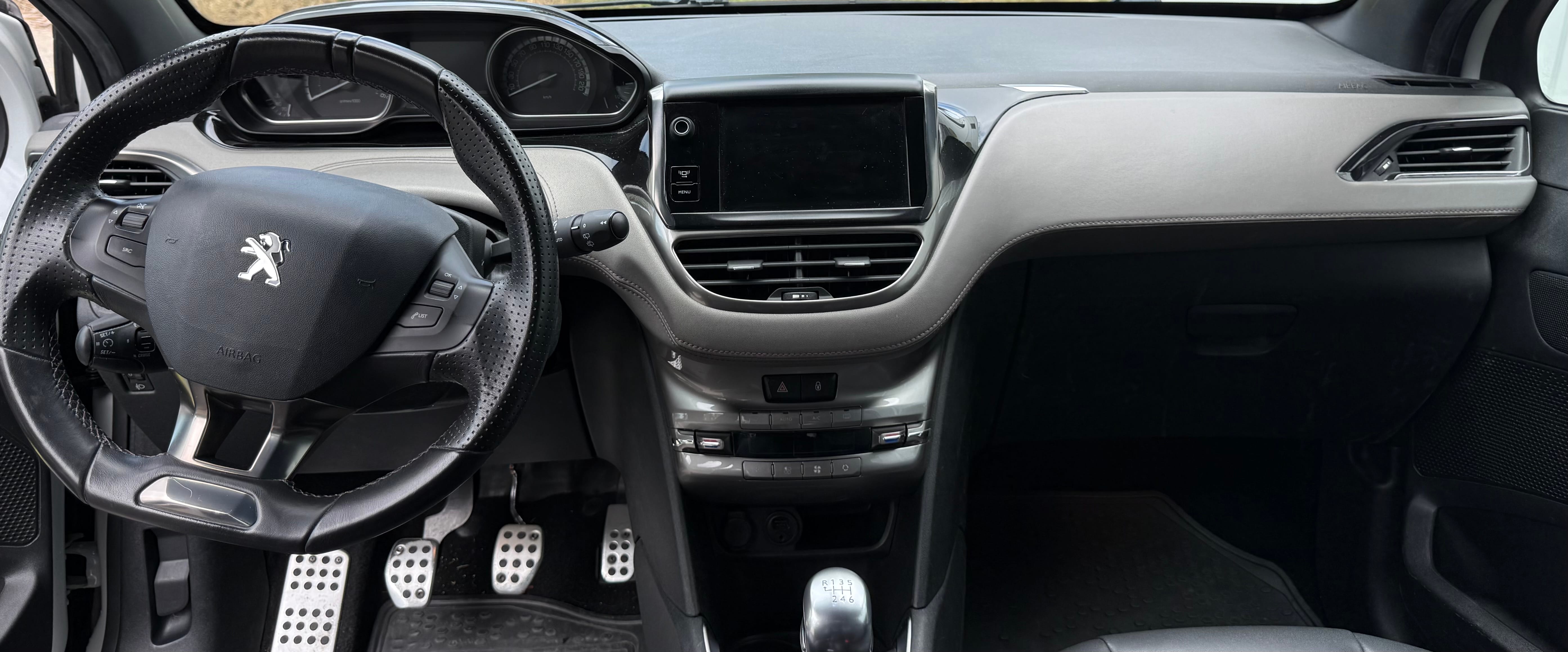 Peugeot 208 avec Siège bébé