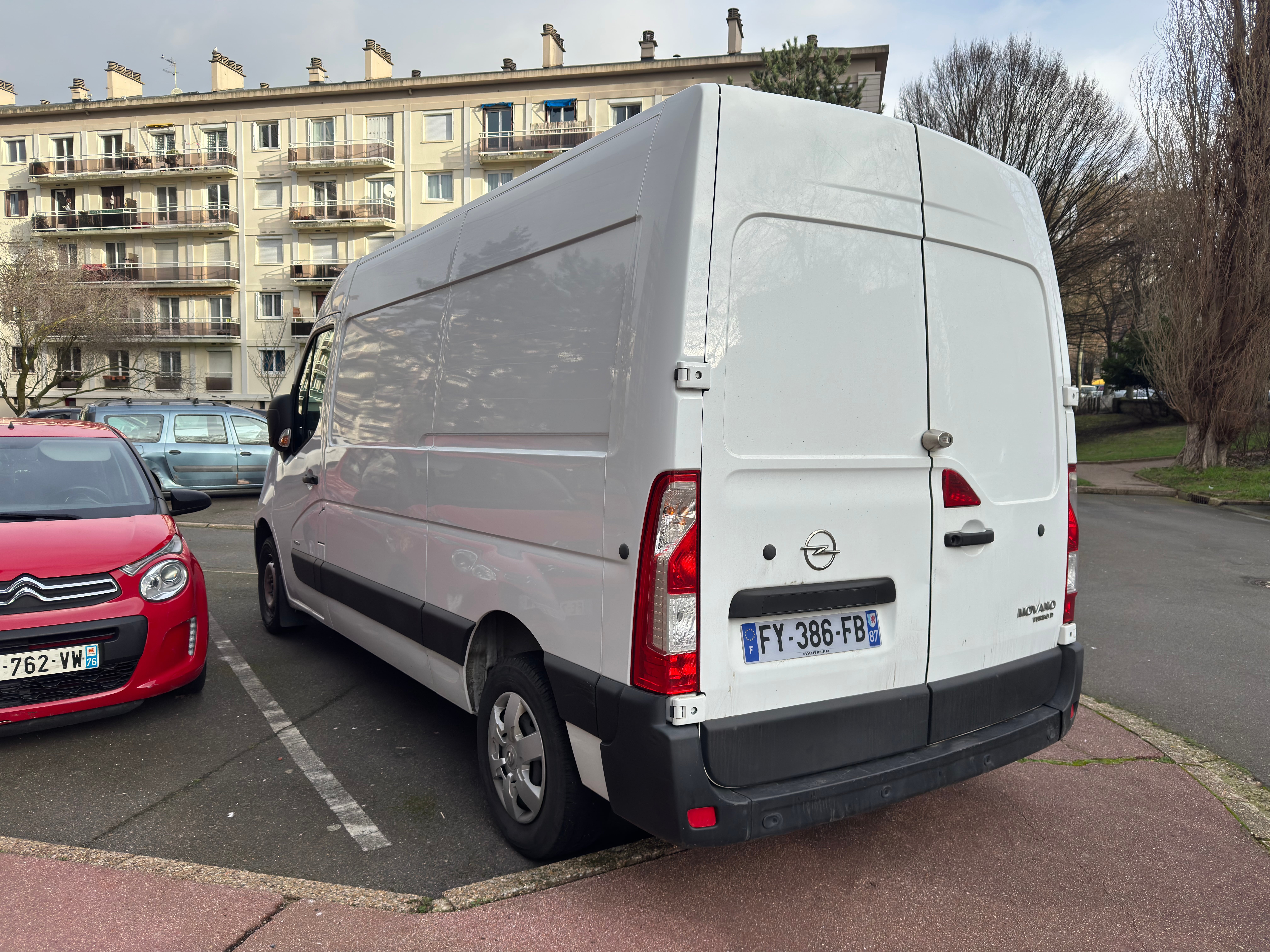 Opel Movano fourgon 12m³ avec GPS