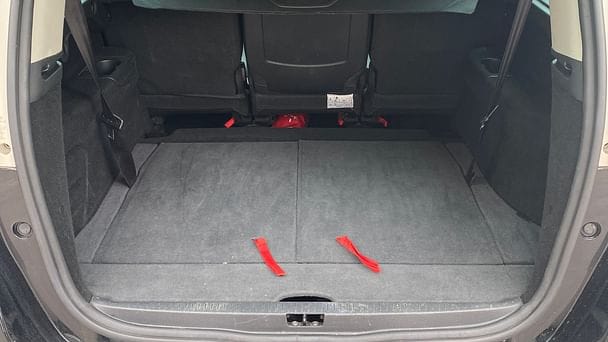 Renault Grand Scenic III 699 avec Siège bébé