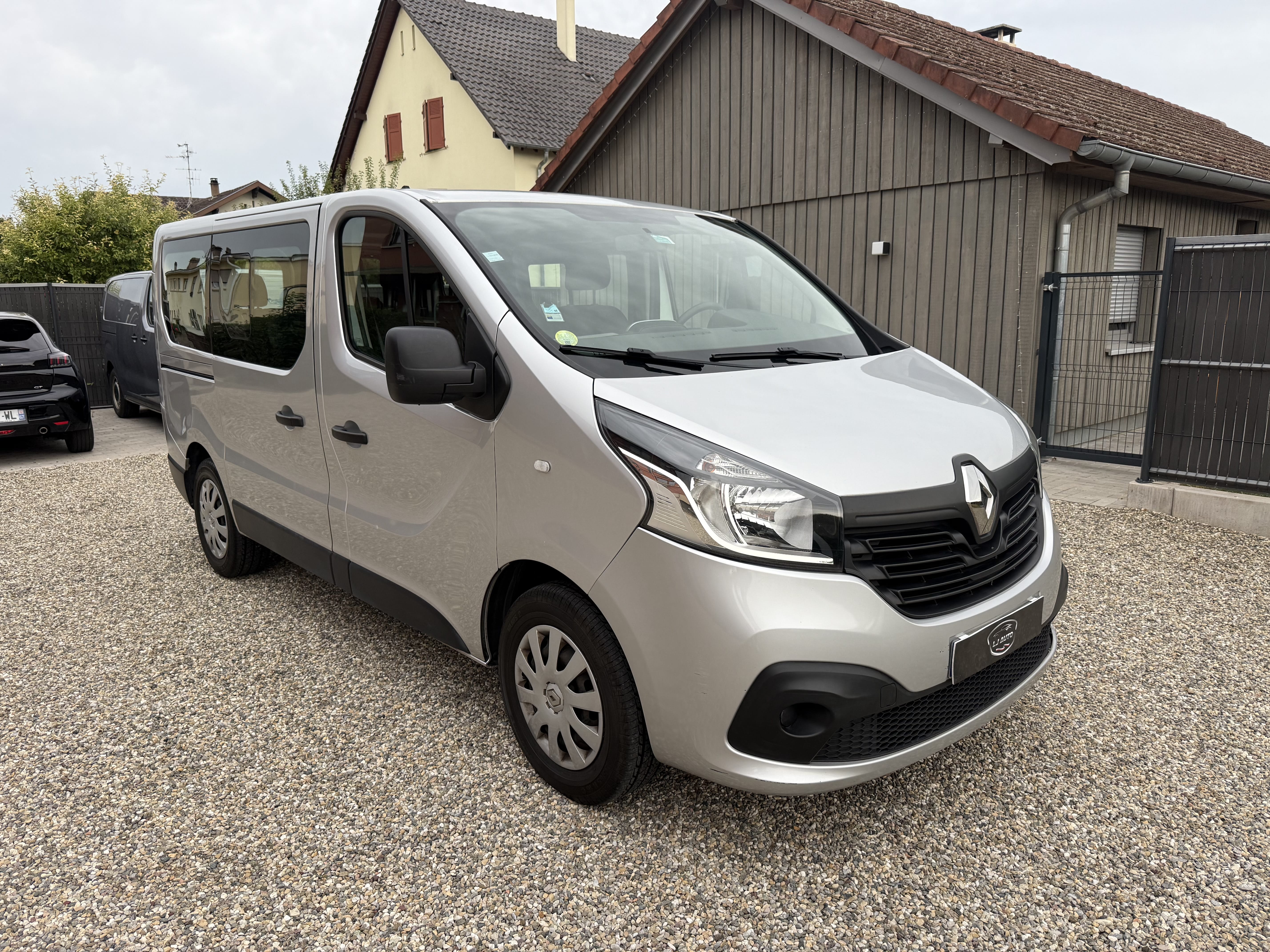 Renault Trafic Passenger 125ch 9 places GPS (vignette suisse 2025), 2018, Diesel, 9 places et plus