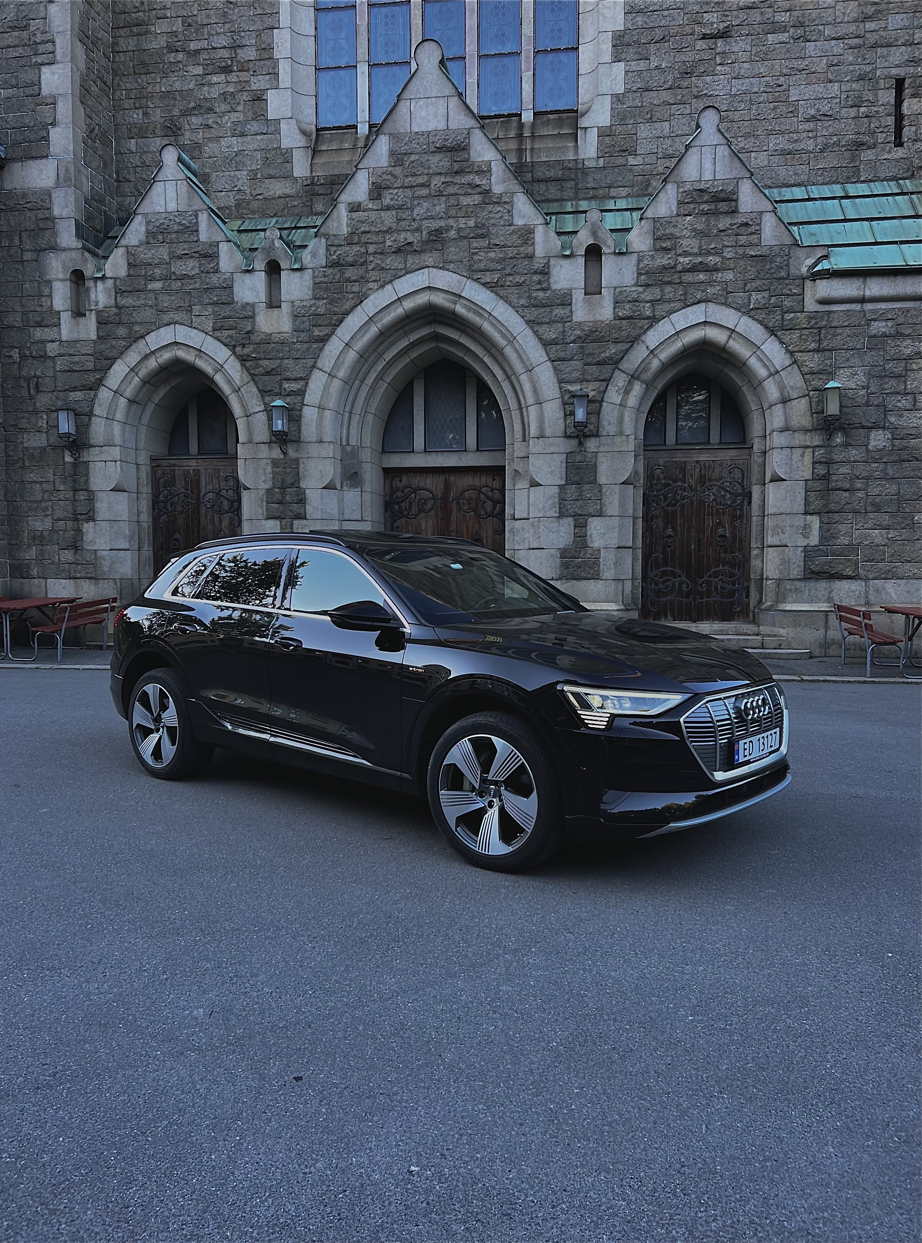 Audi e-tron with GPS