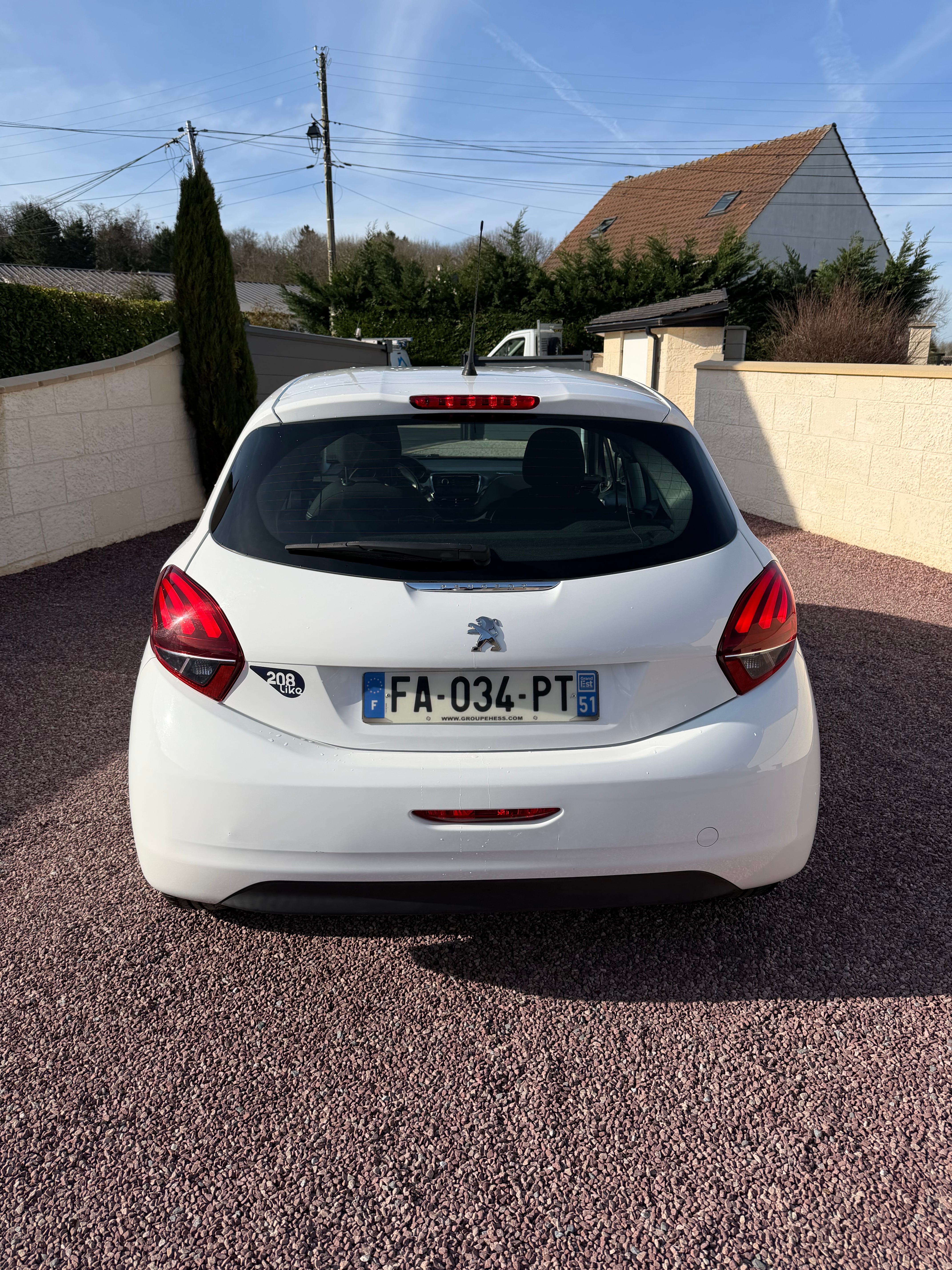 Peugeot 208