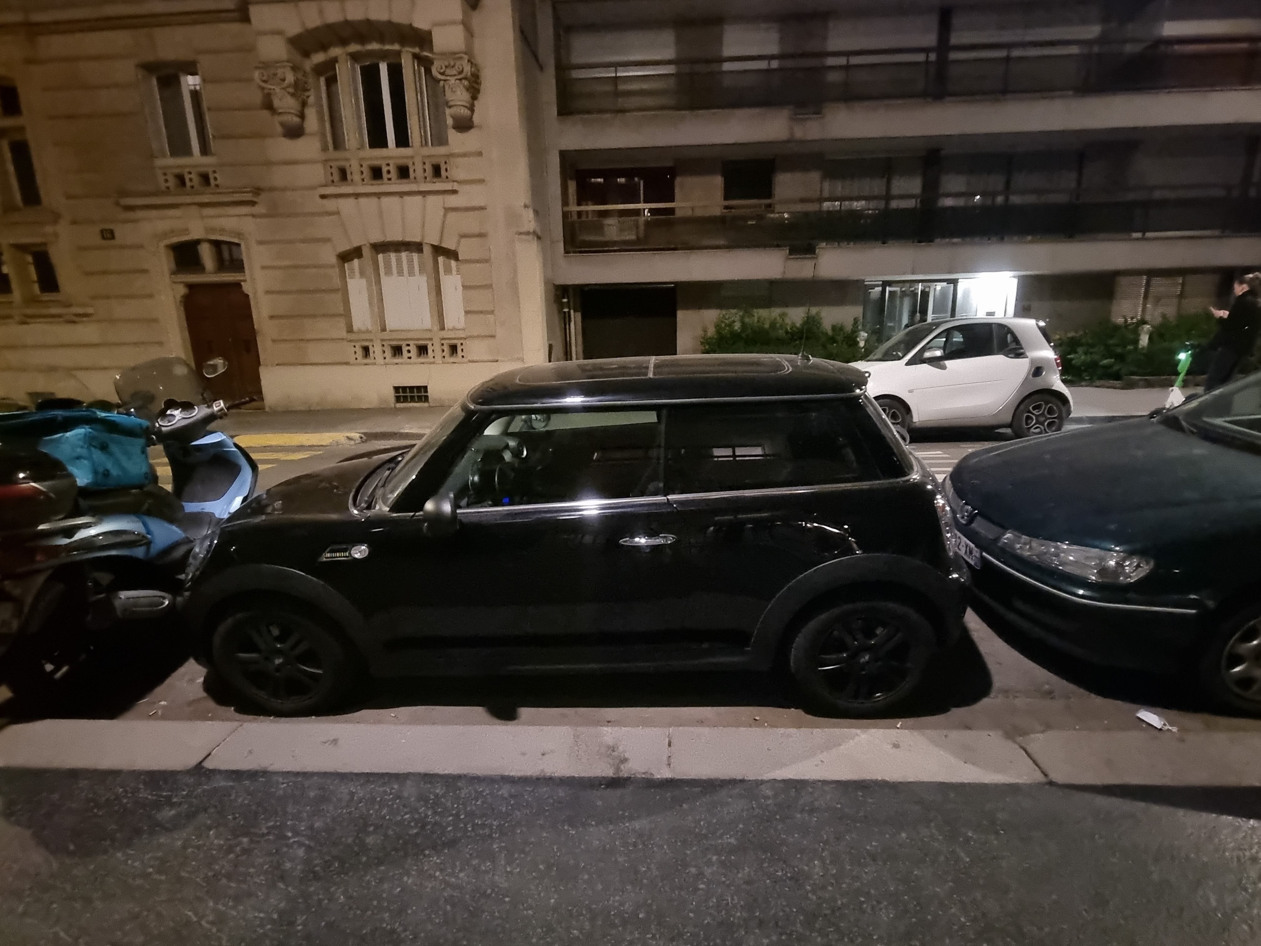 Mini Cooper 3 portes avec GPS