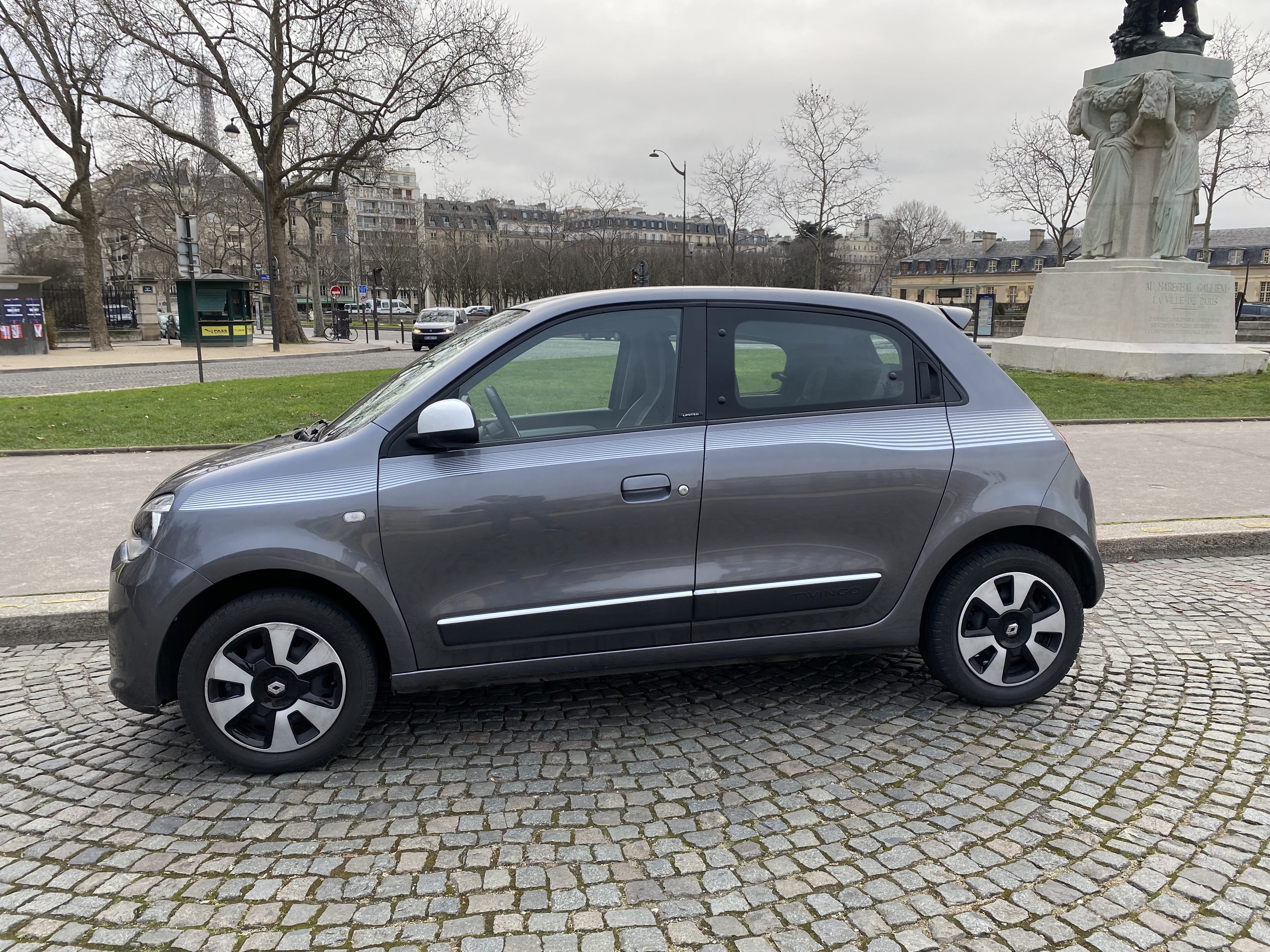 Renault Twingo /Metro ligne 7bis/ Place des Fêtes /90cv avec Climatisation