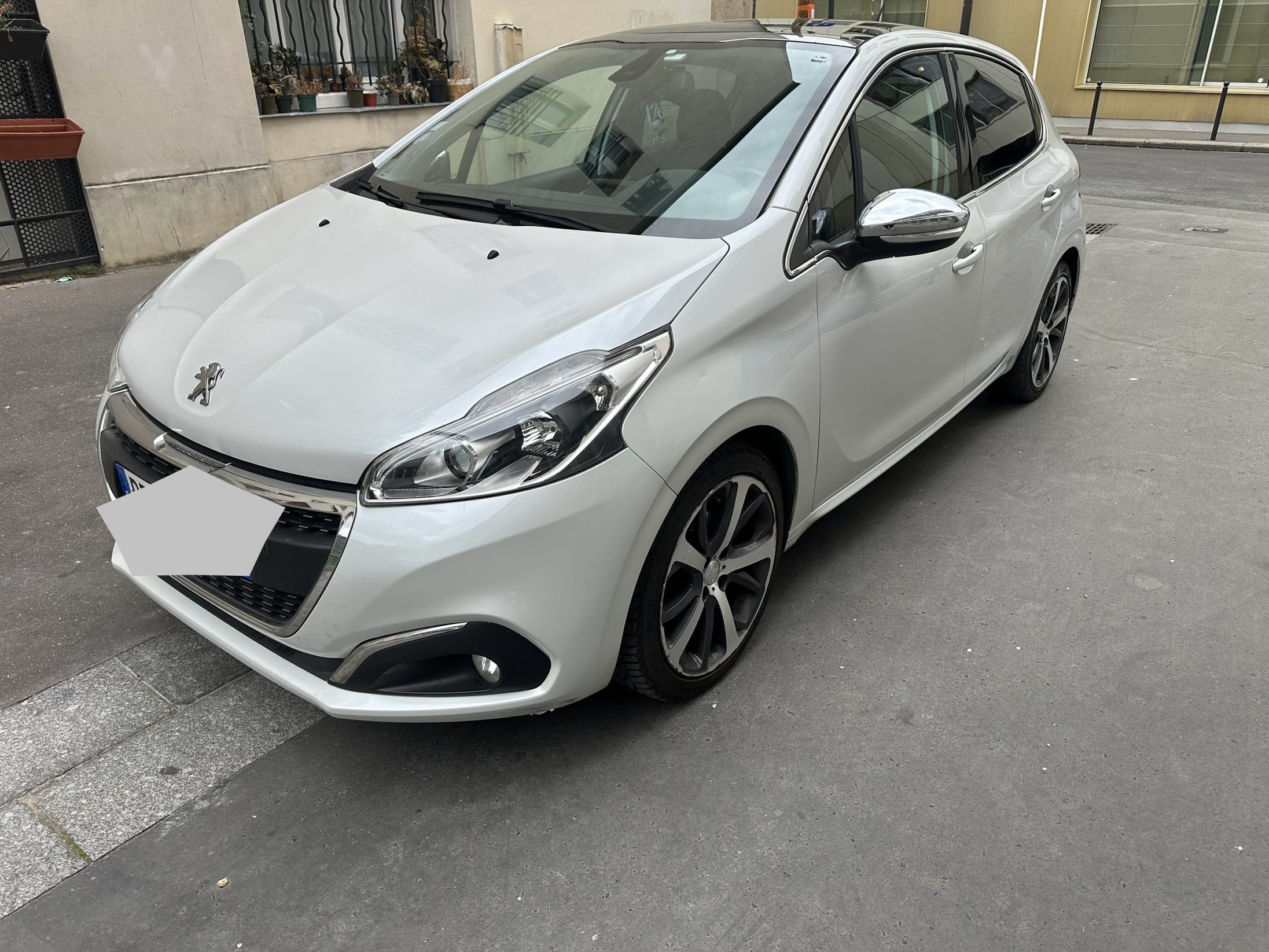 Peugeot 208 Feline, 2016, Essence 95
