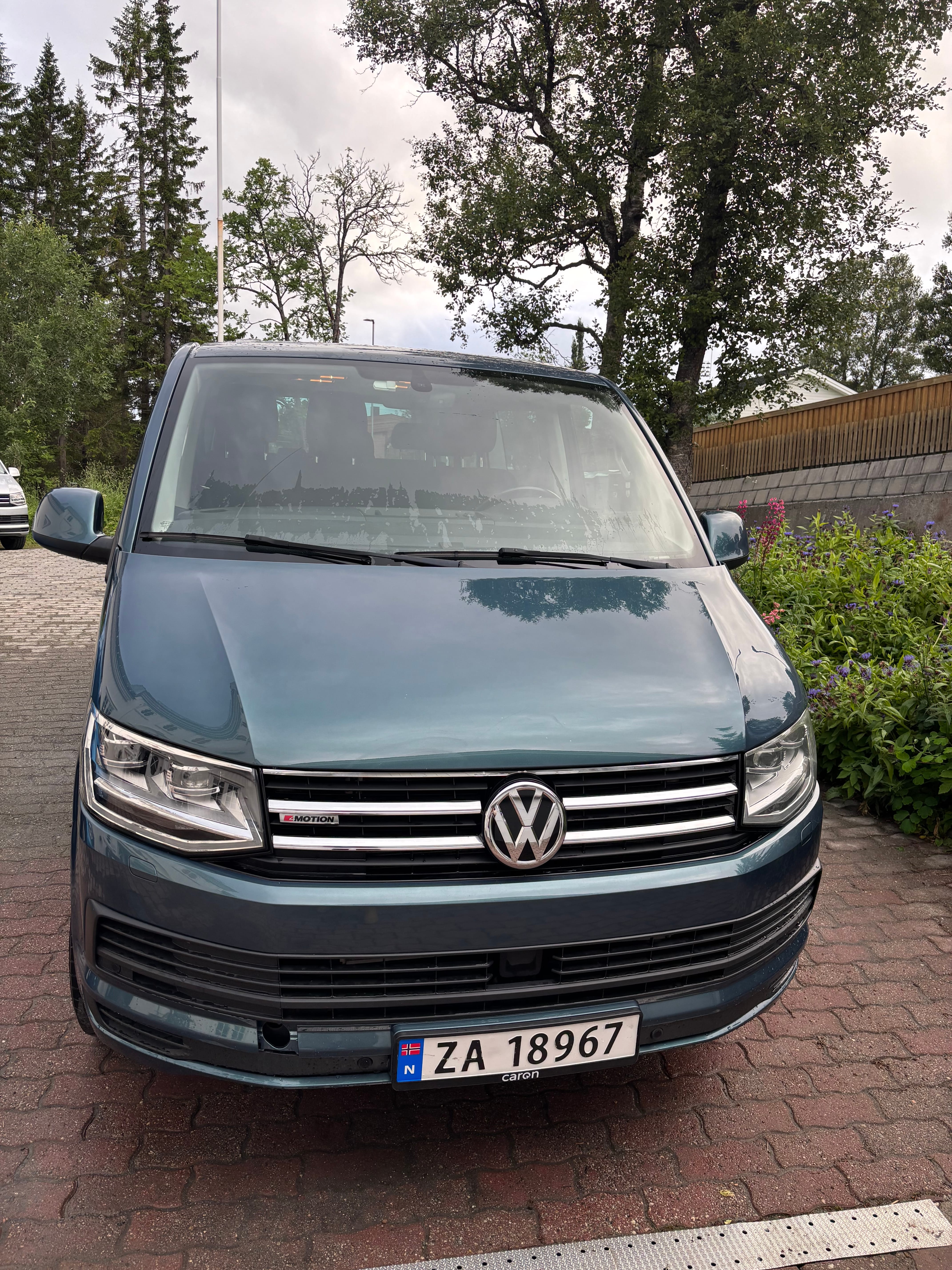 Volkswagen Caravelle with Air conditioning