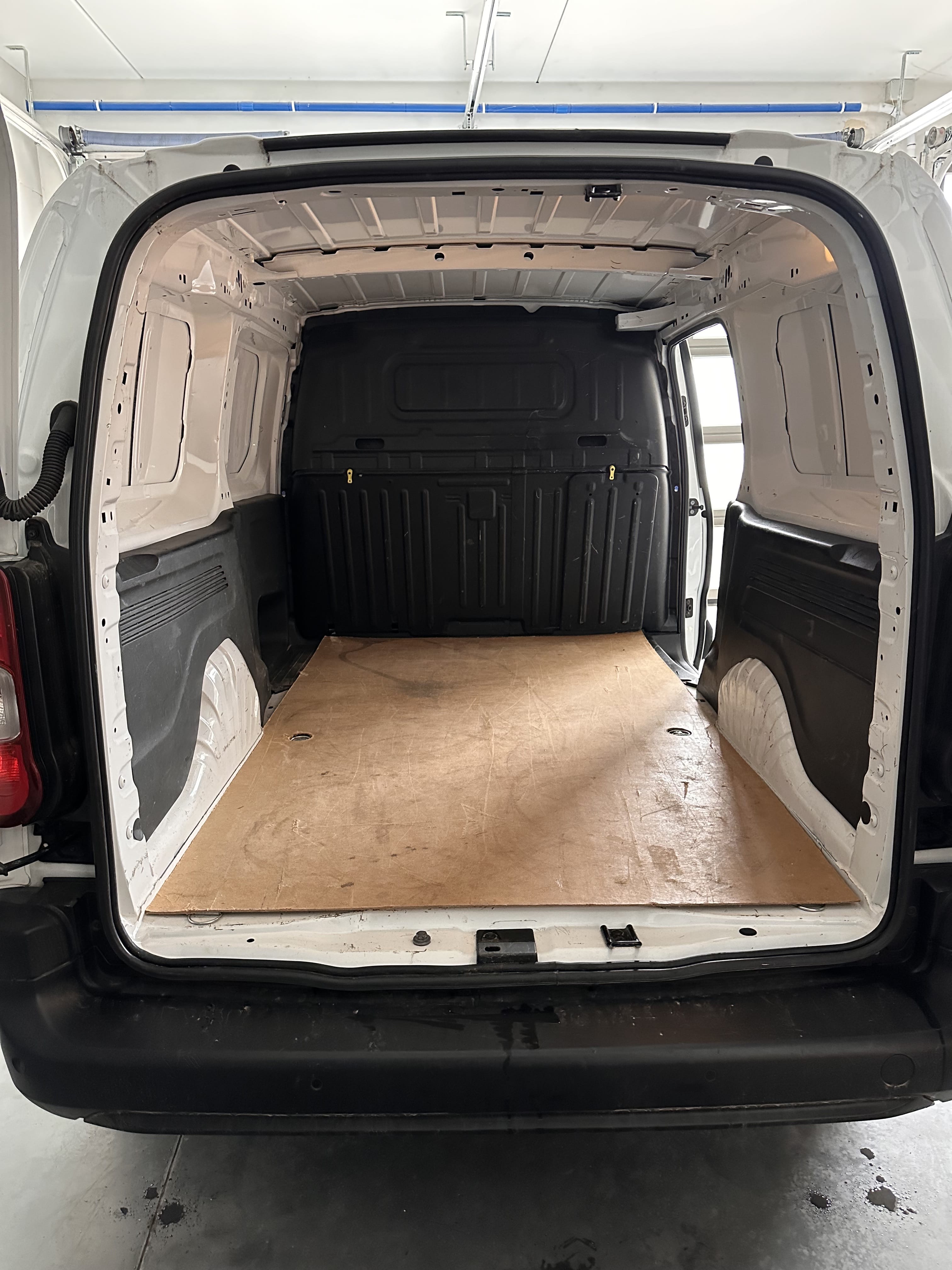 Peugeot Partner Fourgon avec Pneus neige