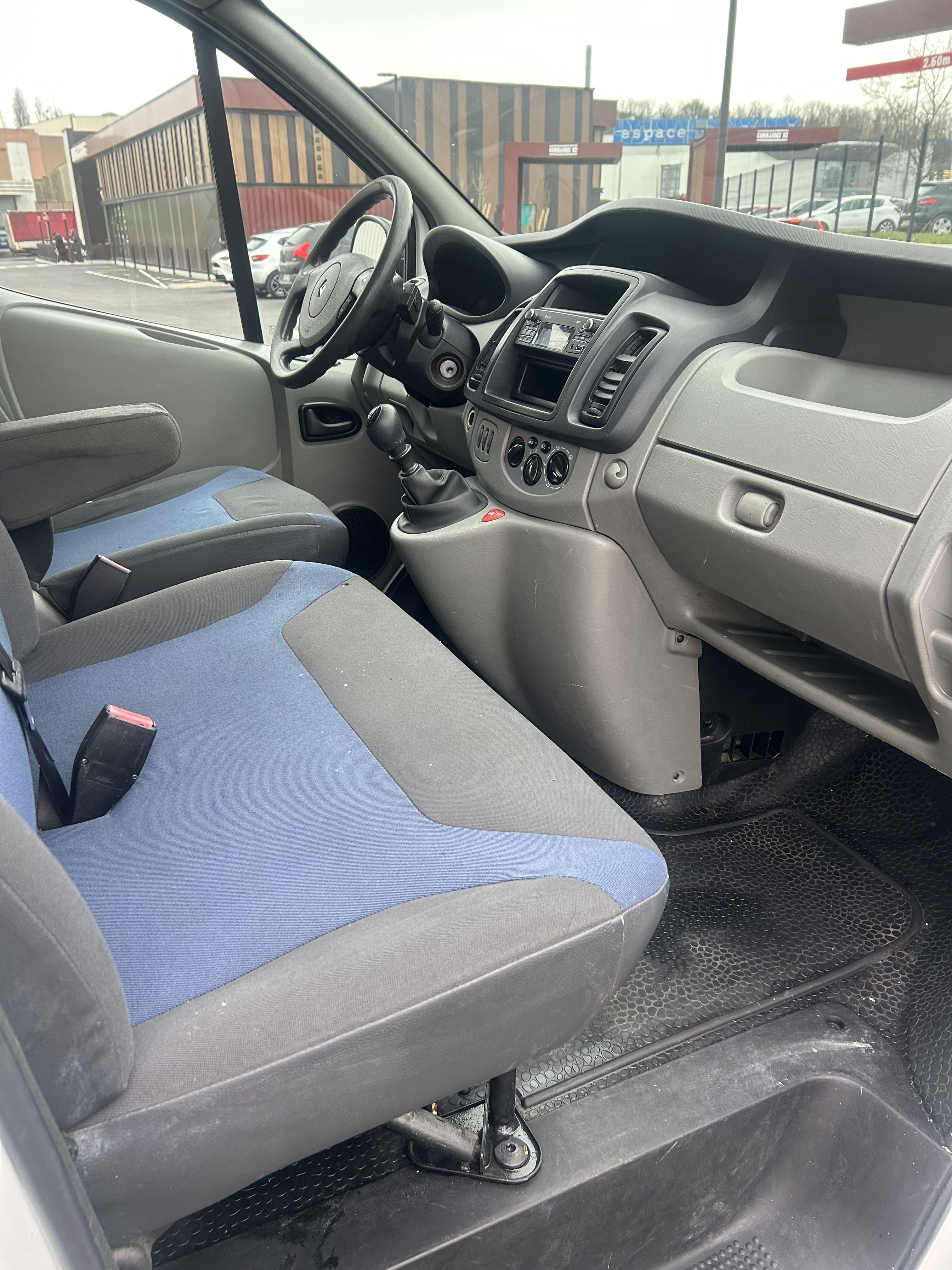 Renault Trafic 2.0 dci avec Entrée audio / iPod