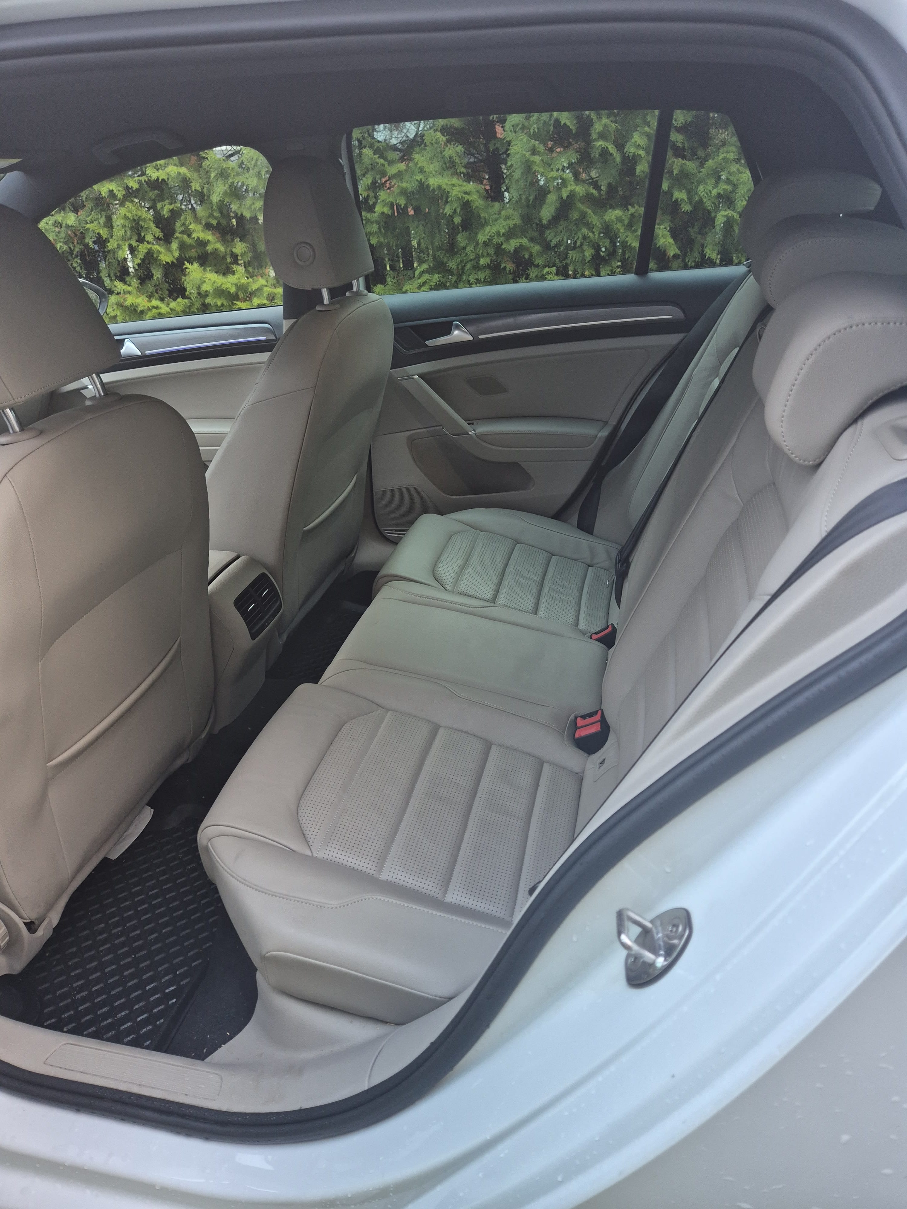 Volkswagen e-Golf with Bluetooth audio