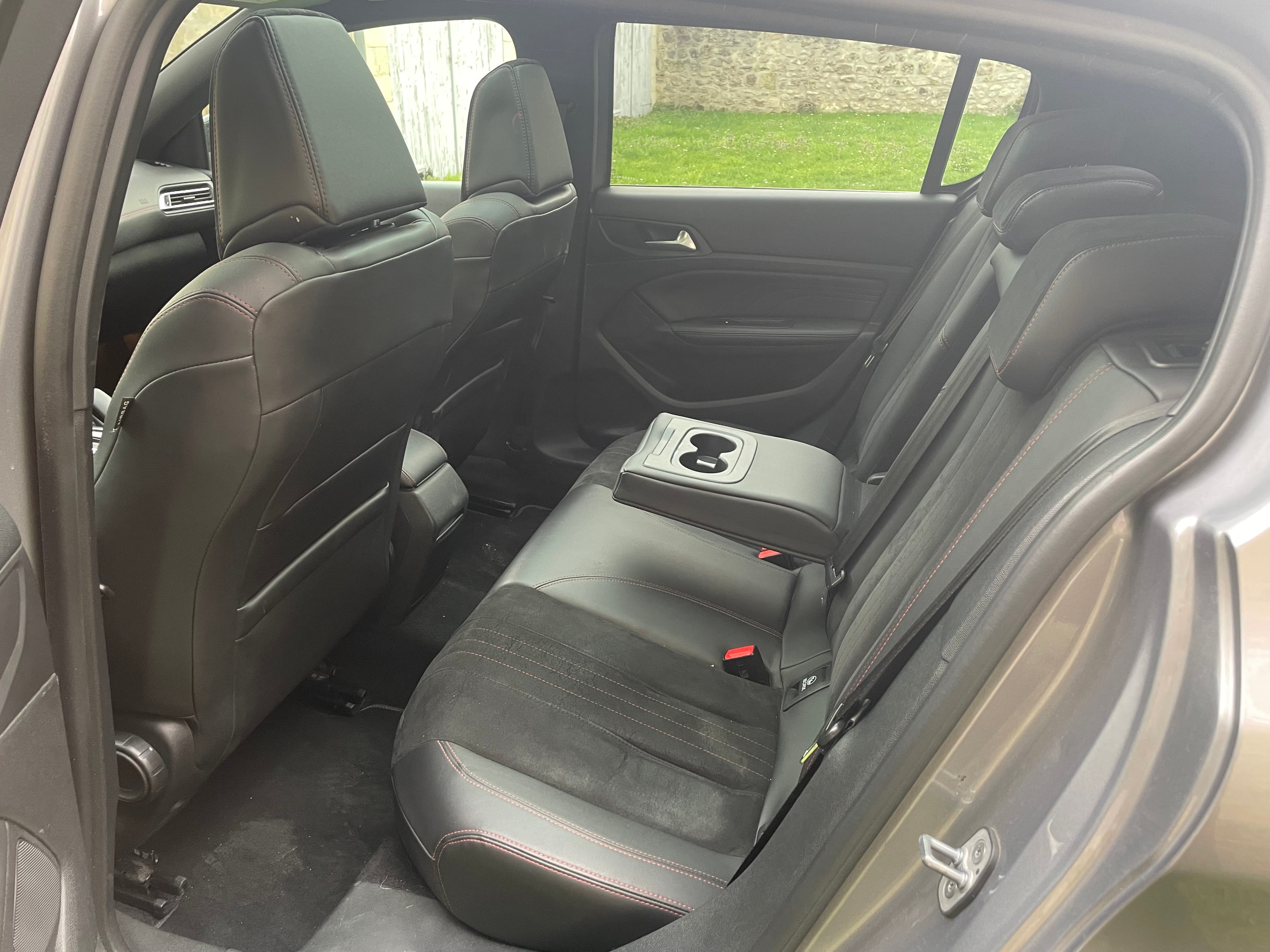 Peugeot 308 GT 180 EAT8 with Bluetooth audio