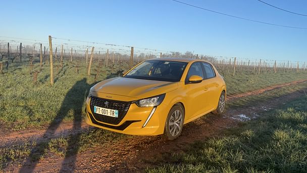Peugeot 208 Peugeot 208 Essence – Éco, Moderne & Confortable – Dispo 24/7 à Bordeaux Gare, 2020, Essence 95