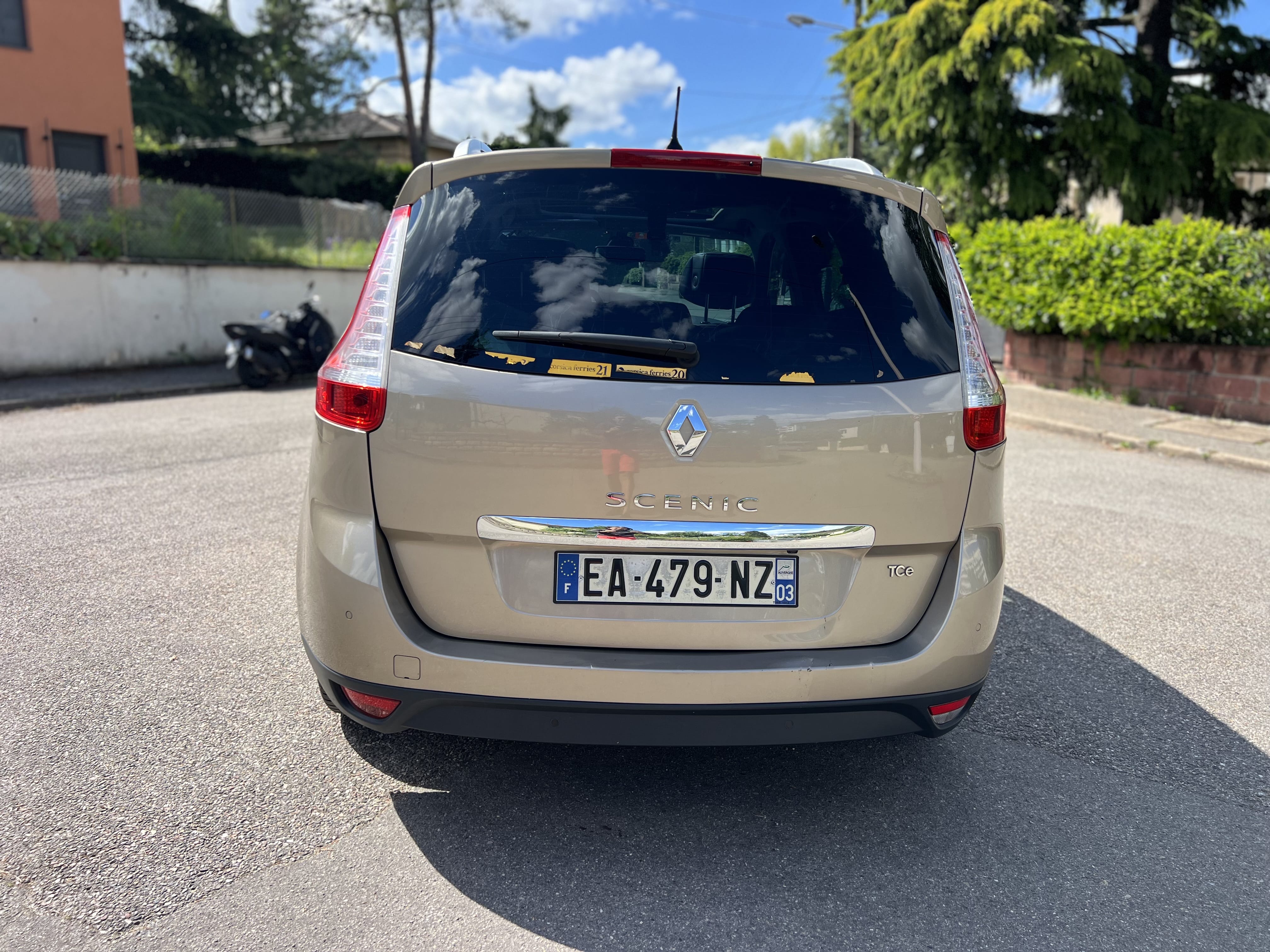 Renault Grand Scenic 1.2 TCE 130 BOSE EDITION 7PL - Essence - Boîte manuelle avec Port USB