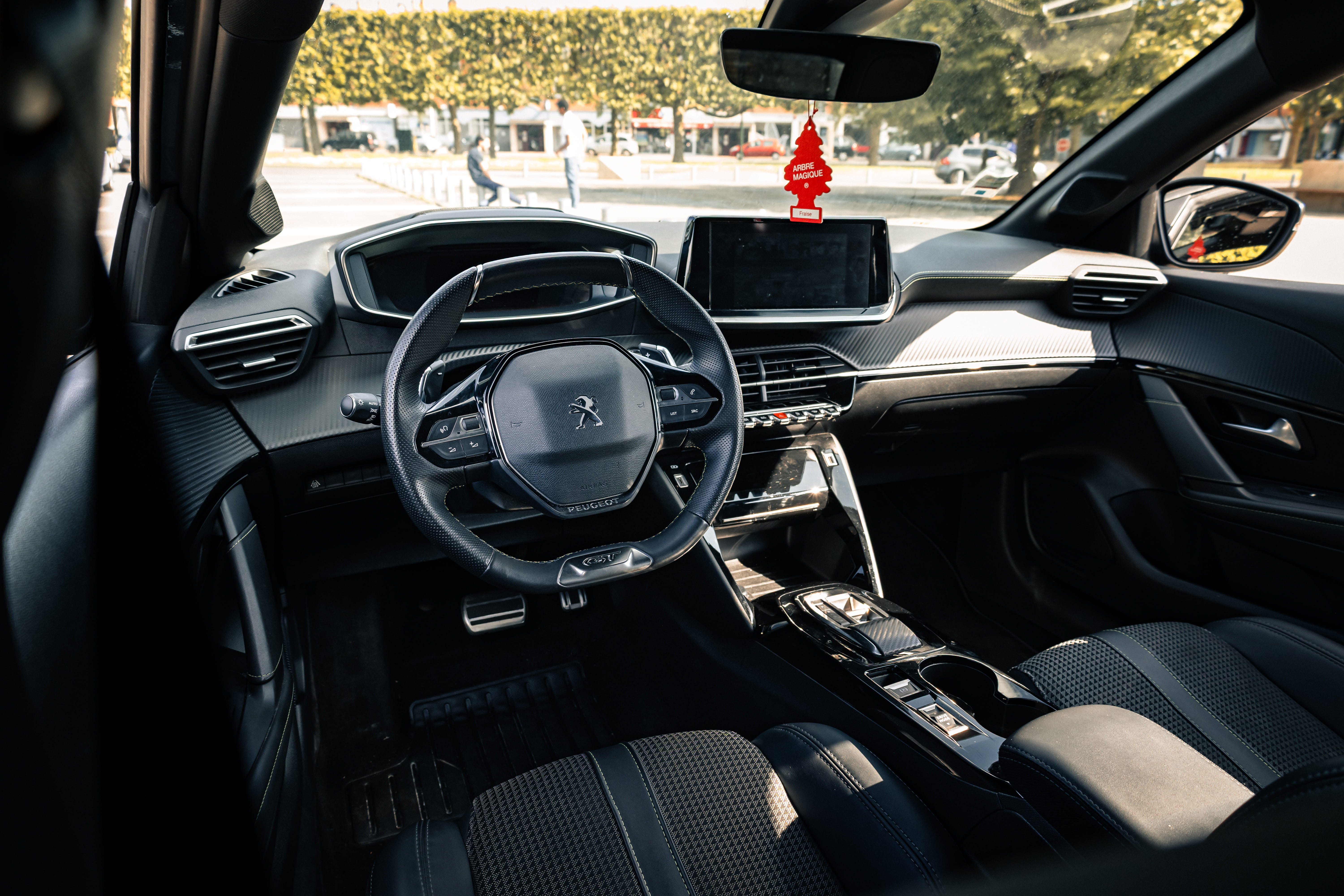 Peugeot 208 GT Line avec GPS