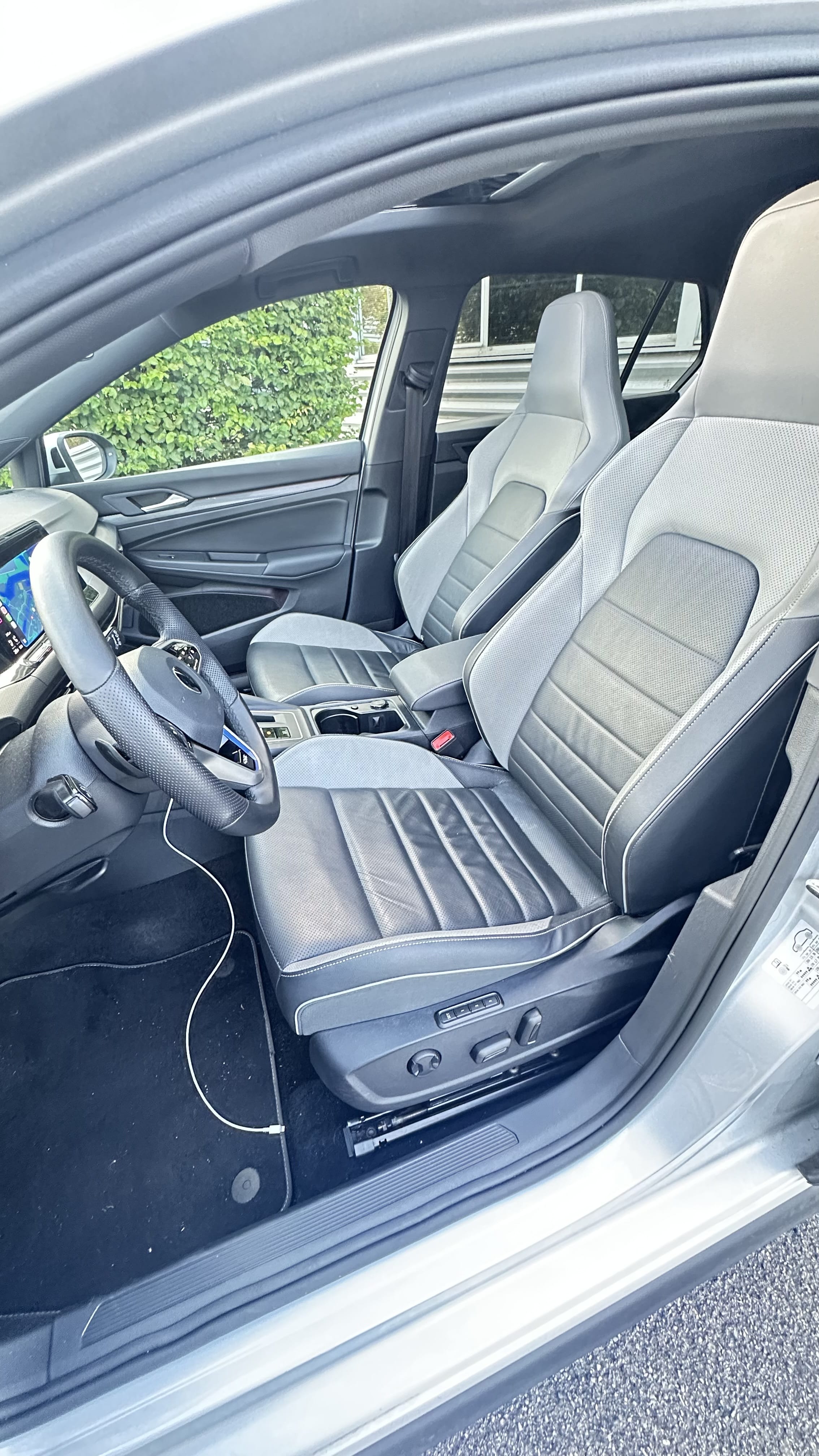 Volkswagen Golf GTE mit Navigationsgerät