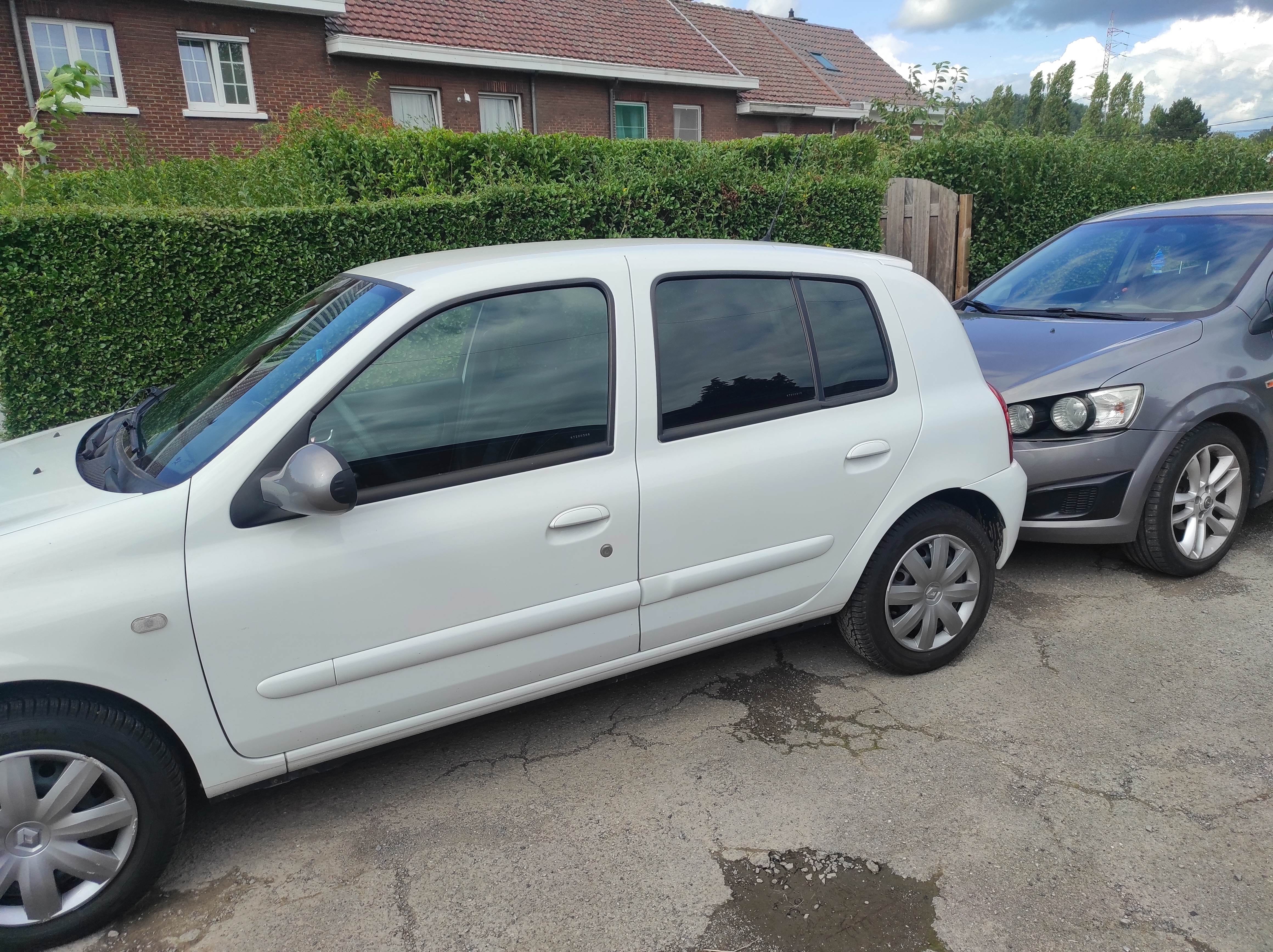 Renault Clio avec Siège bébé