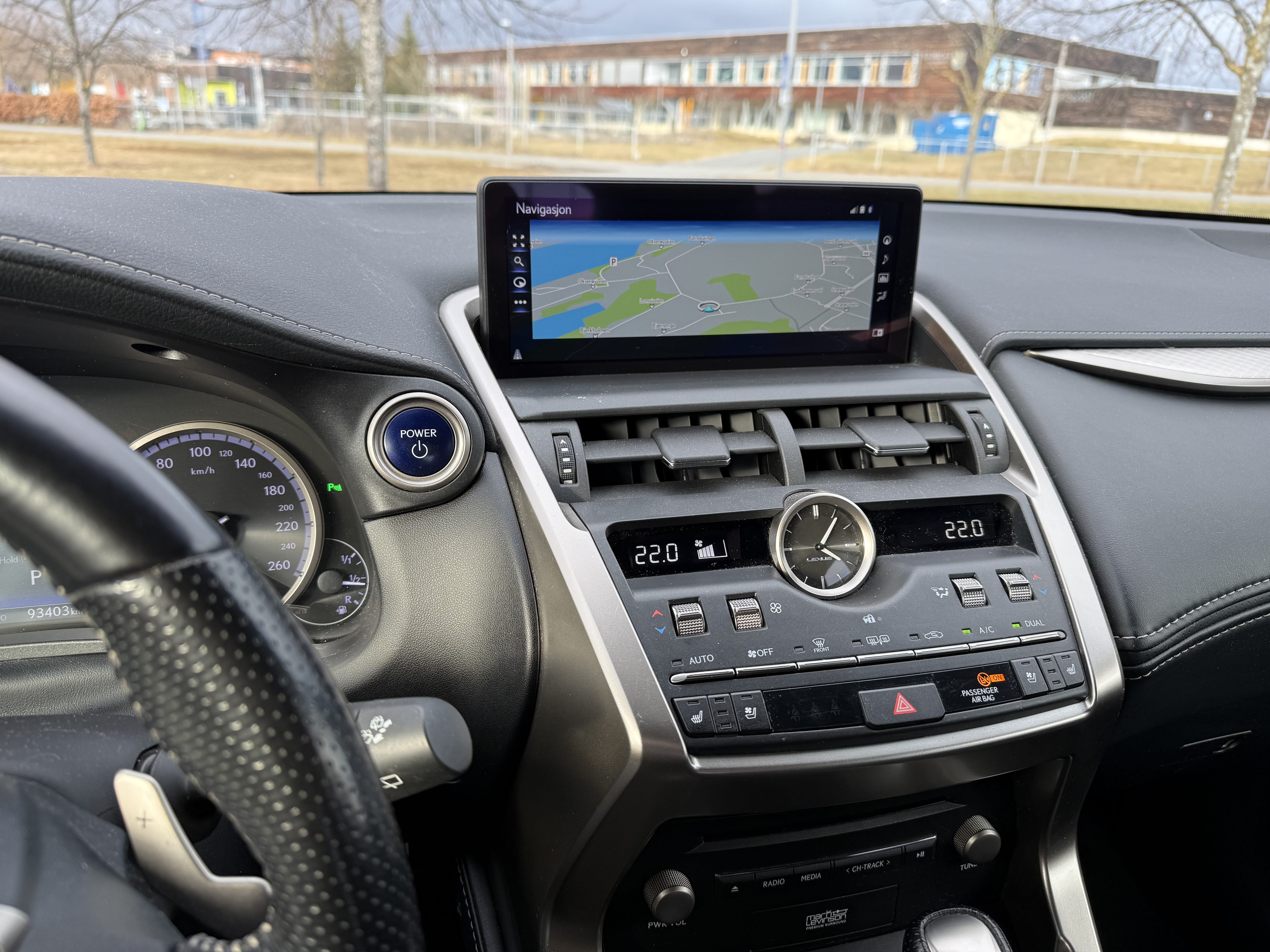 Lexus NX 300h med Babysete