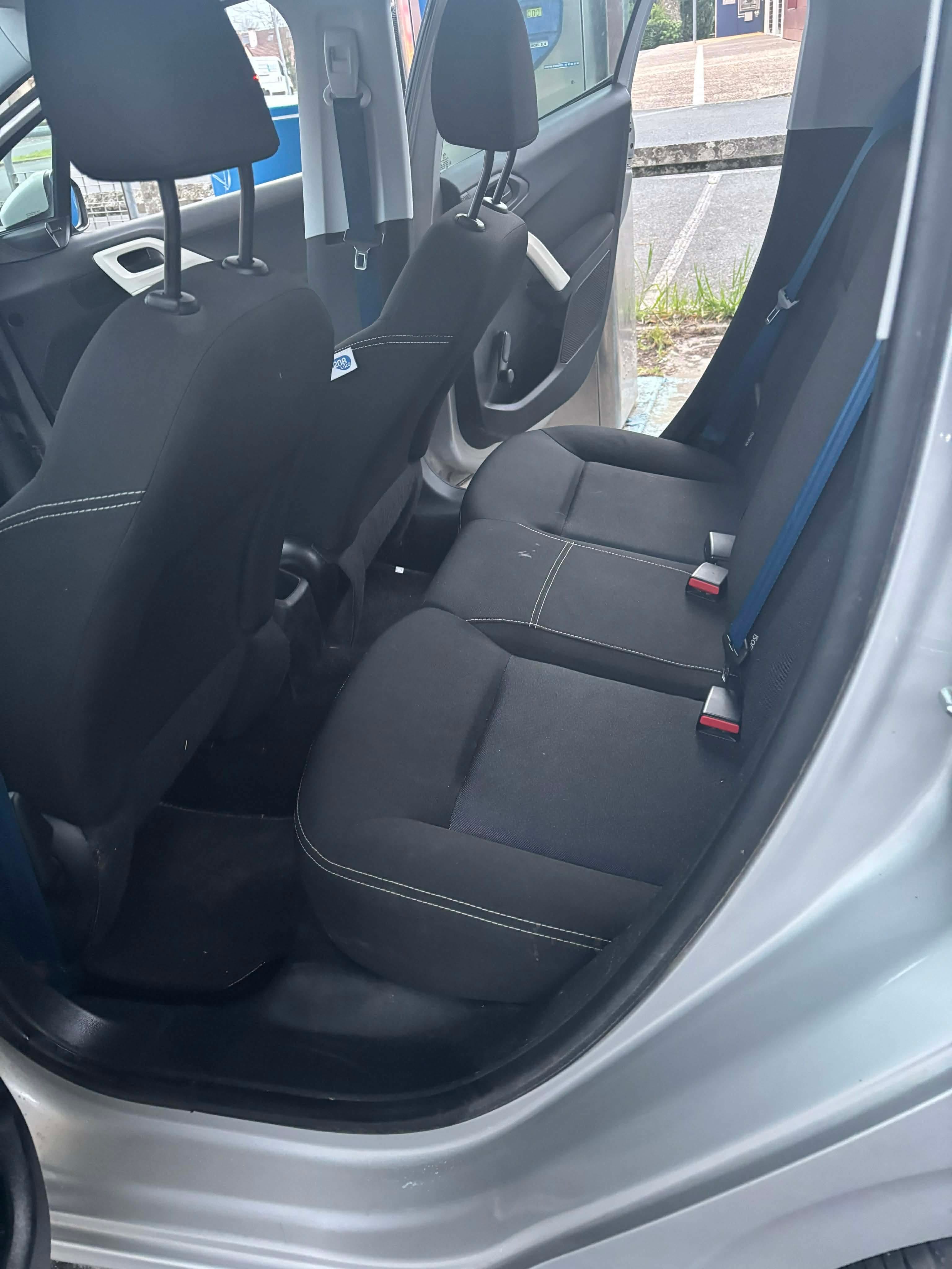 Peugeot 208 avec Climatisation