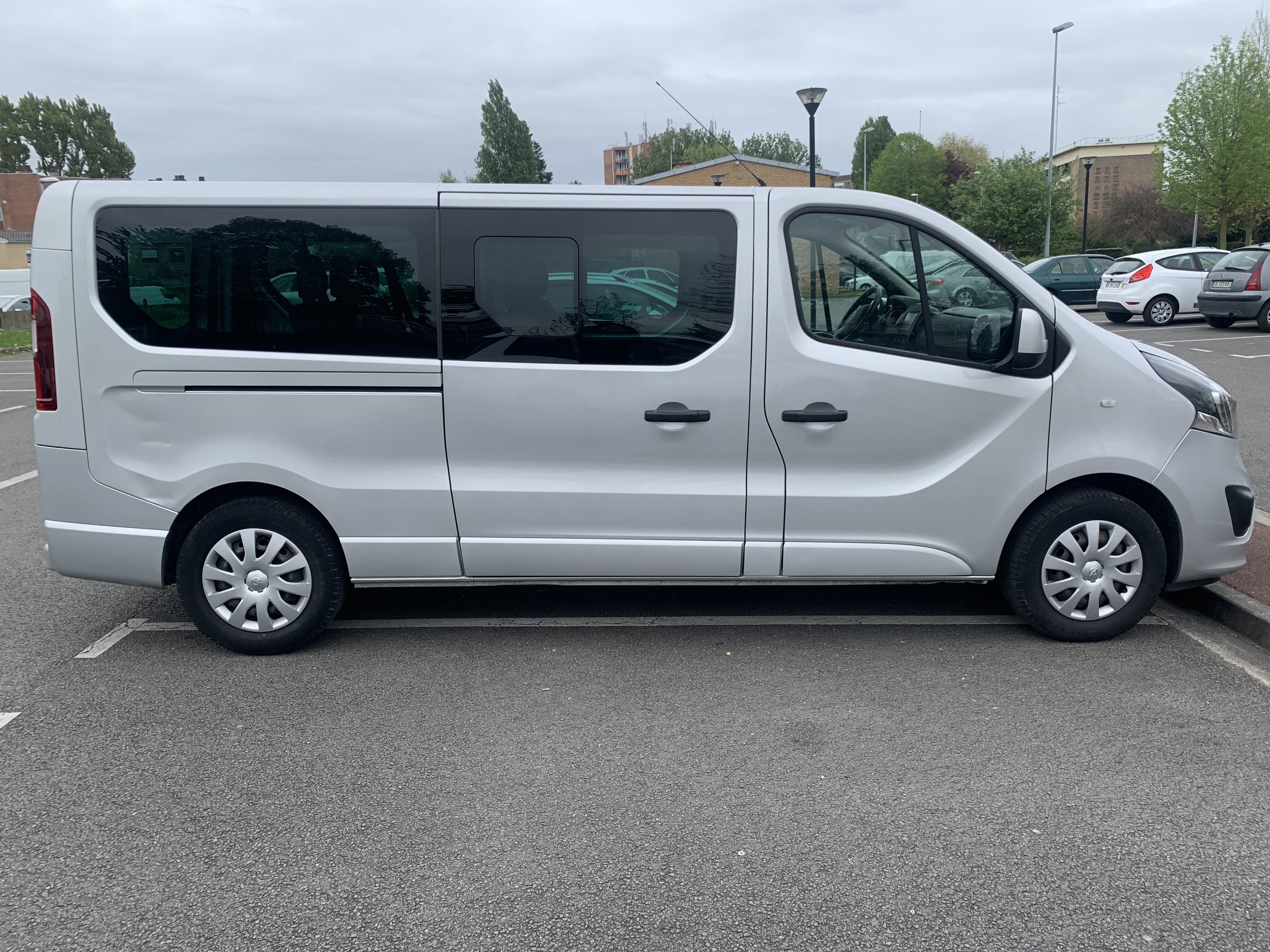 Opel Vivaro Combi avec Climatisation