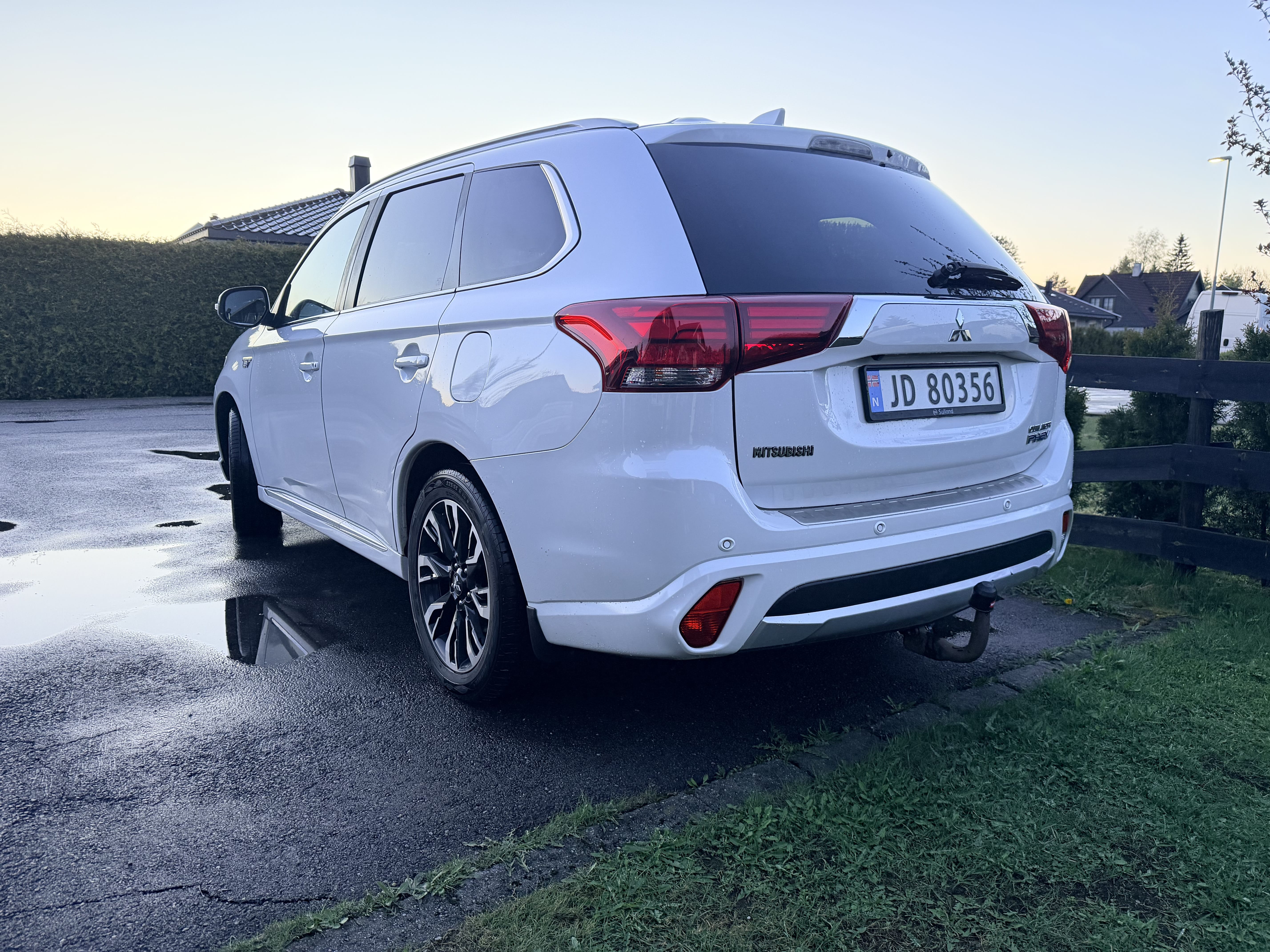 Mitsubishi Outlander PHEV MOTION with Backup camera