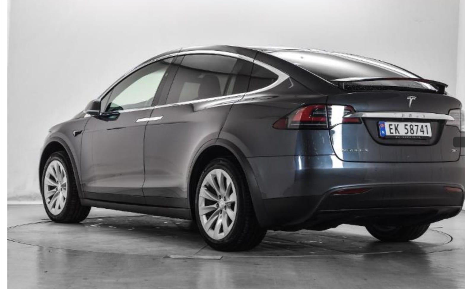 Tesla Model X med Aircondition