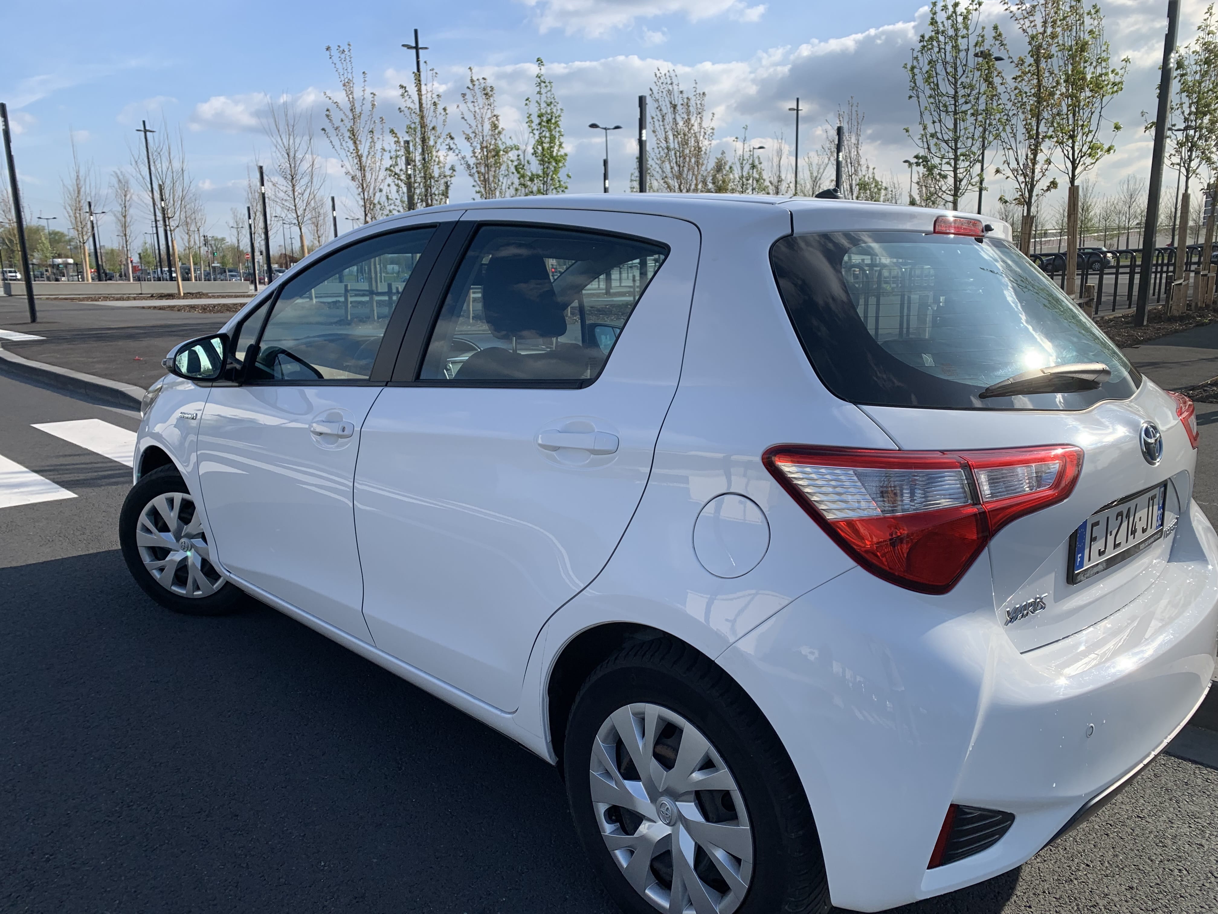 Toyota Yaris Hybride Toyota 1.5 - HYBRID Business - Automatique con Aire acondicionado