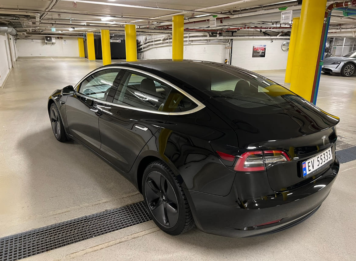 Tesla Model 3 med GPS