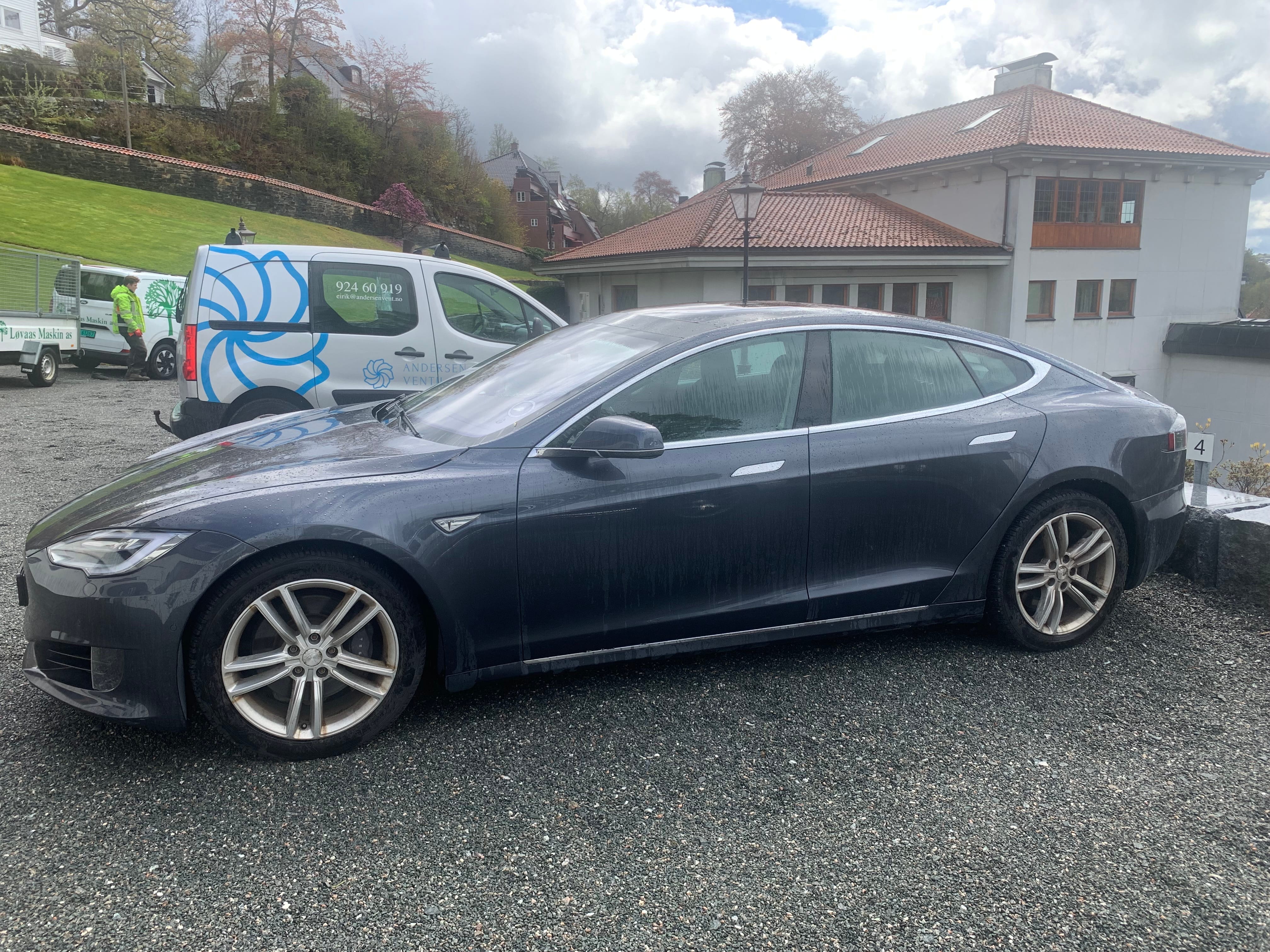 Tesla Model S 75D med Aircondition