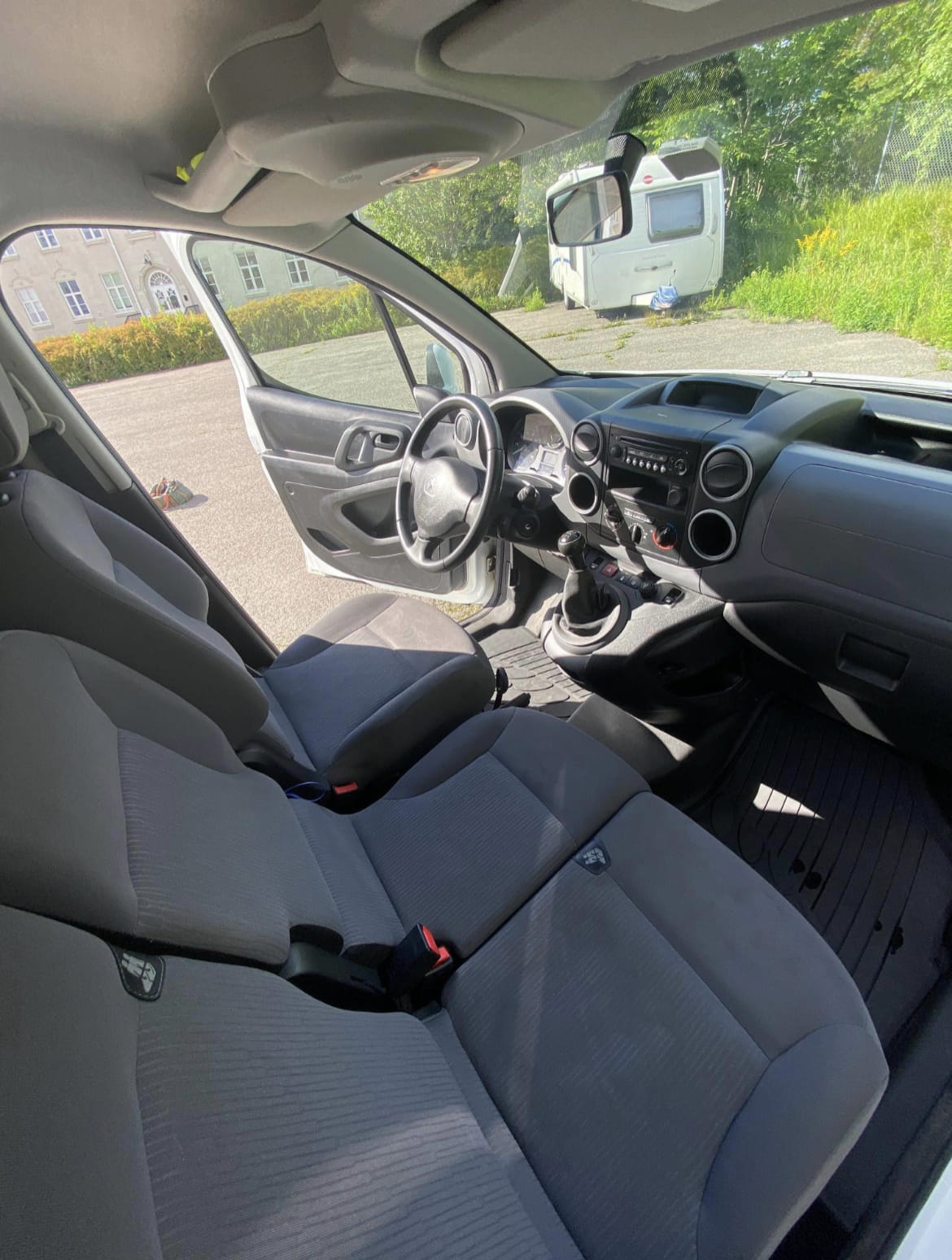 Peugeot Partner med Lydinngang
