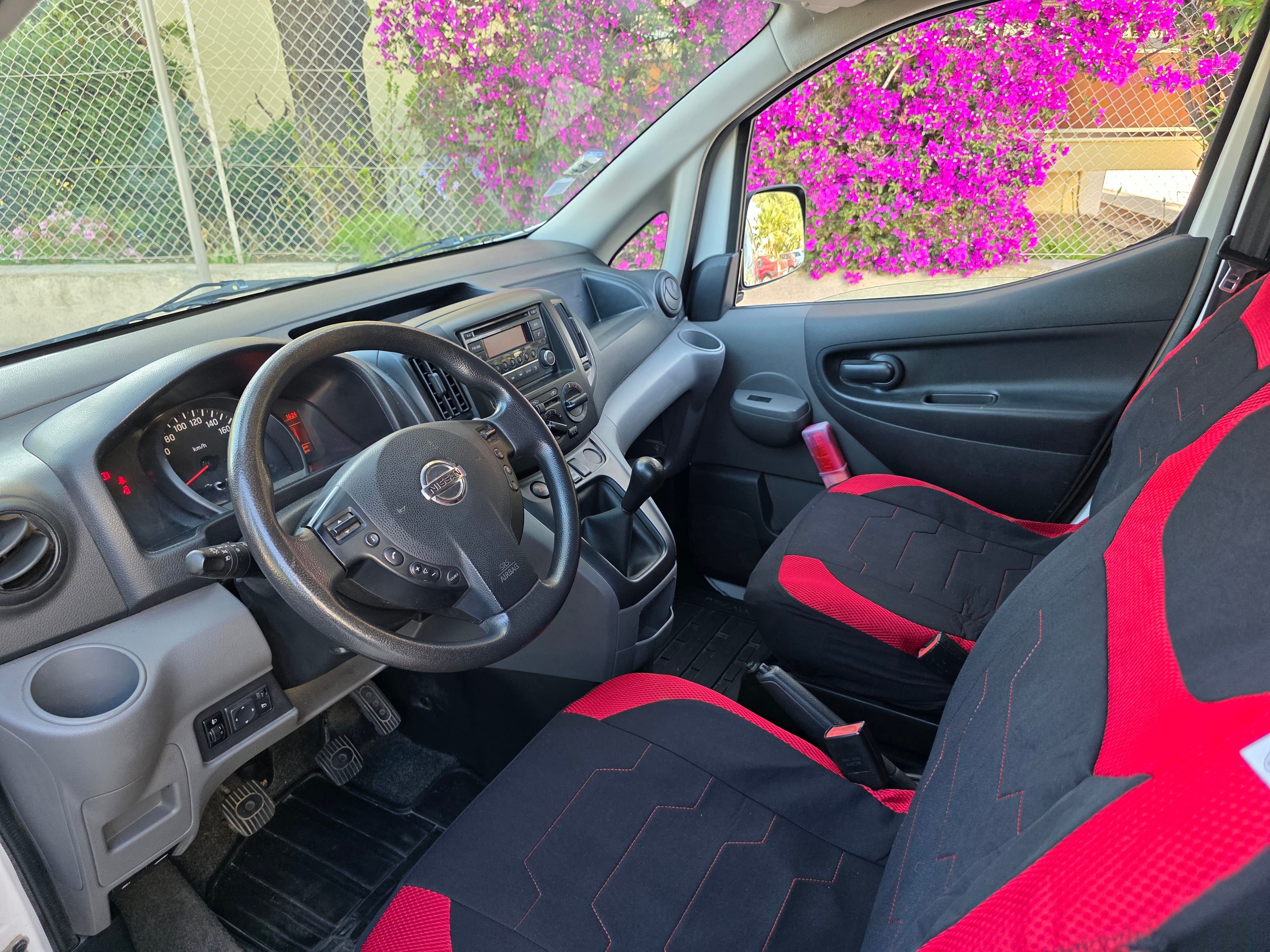 Nissan NV200 PROCHE GARE avec Port USB