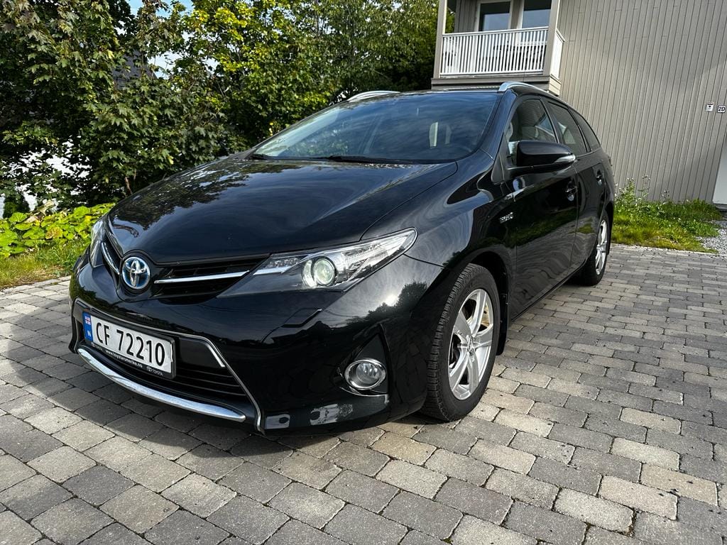 Toyota Auris Touring Sports 1,8 Bensin, Automat, perfekt for korte og lange kjøreturer., 2014, Blyfri 95 / Elektro (Hybrid), Automatik