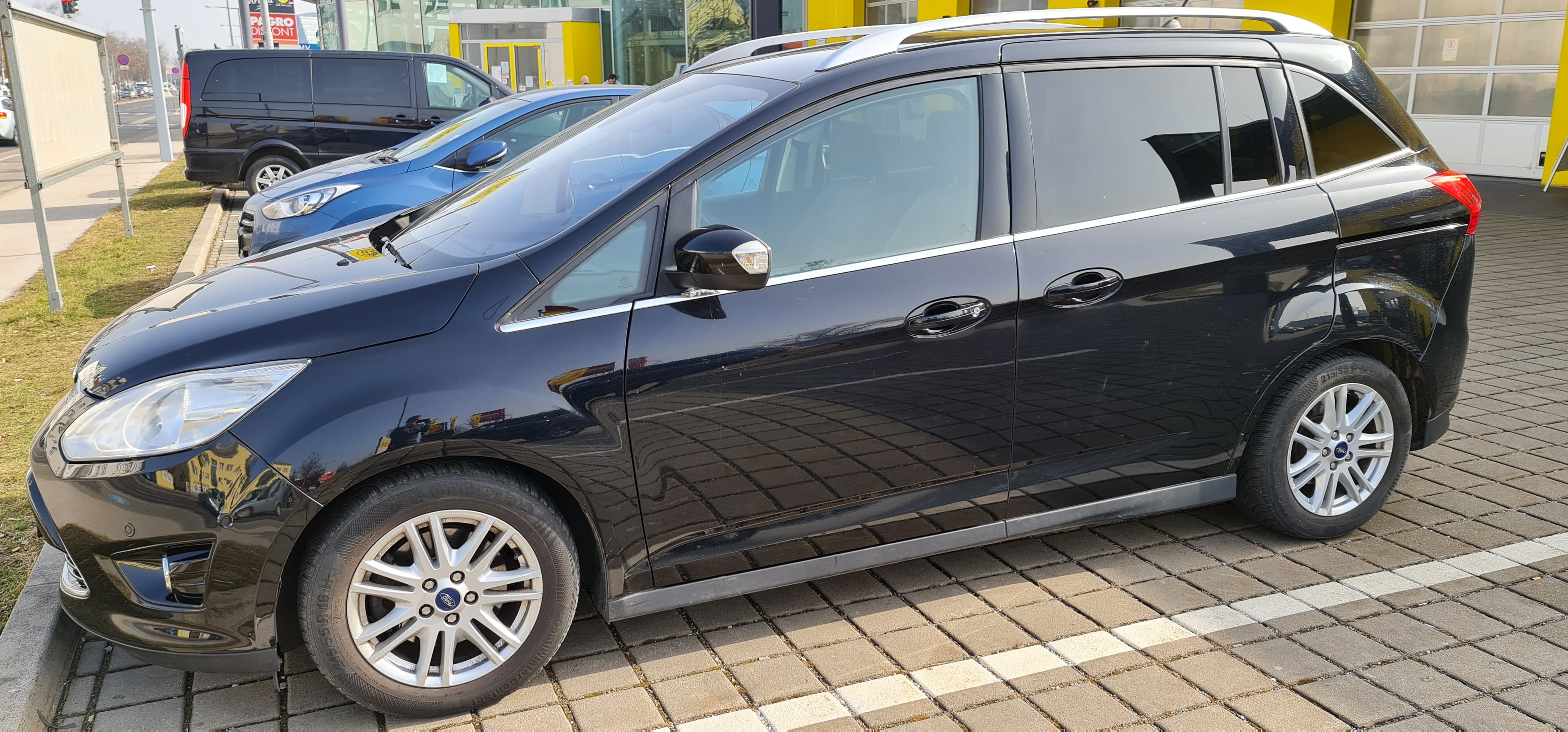 Ford C-Max 2.0 mit Navigationsgerät
