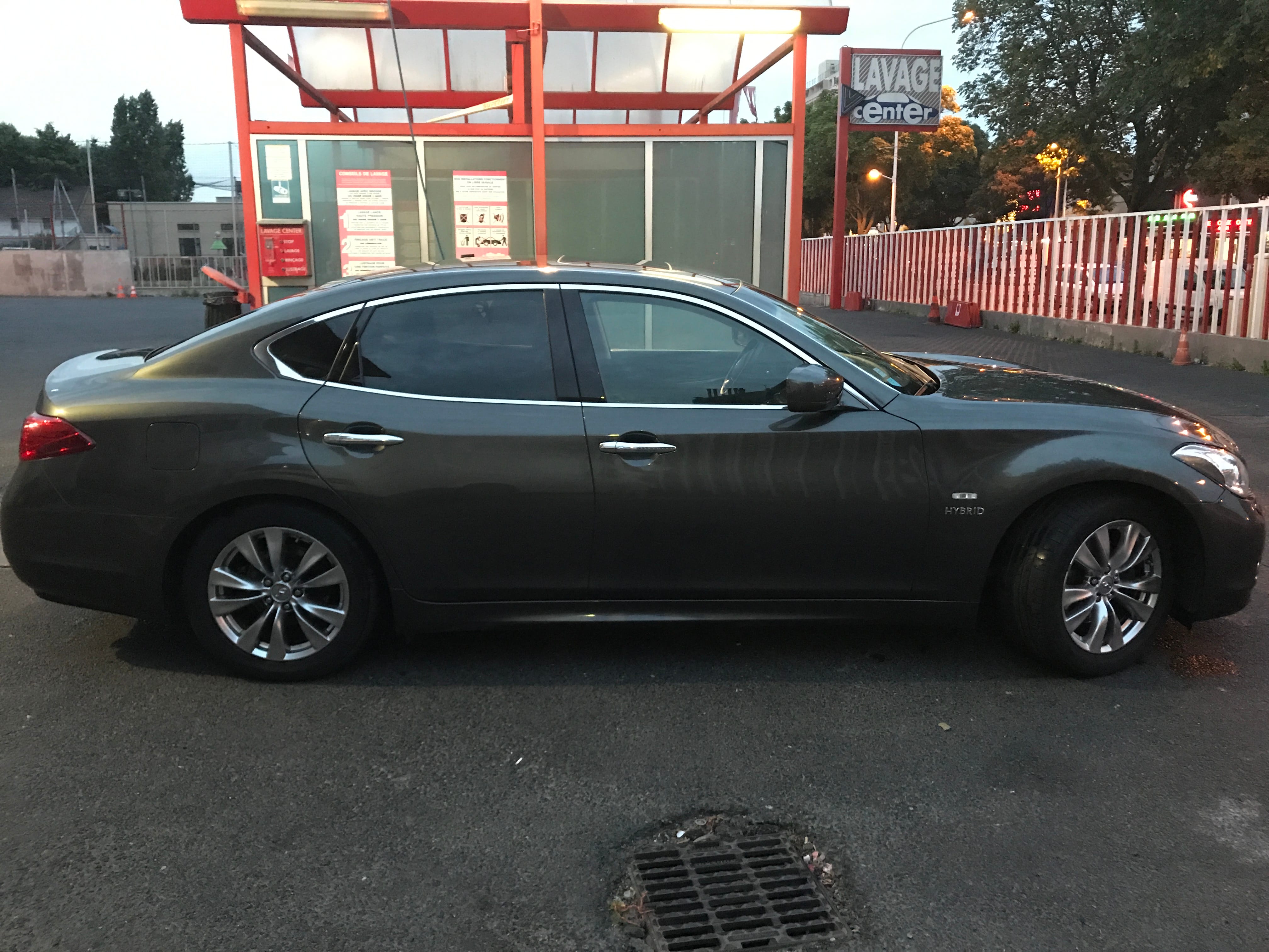Infiniti M35 3.5 hybride  370 cvx avec Siège bébé