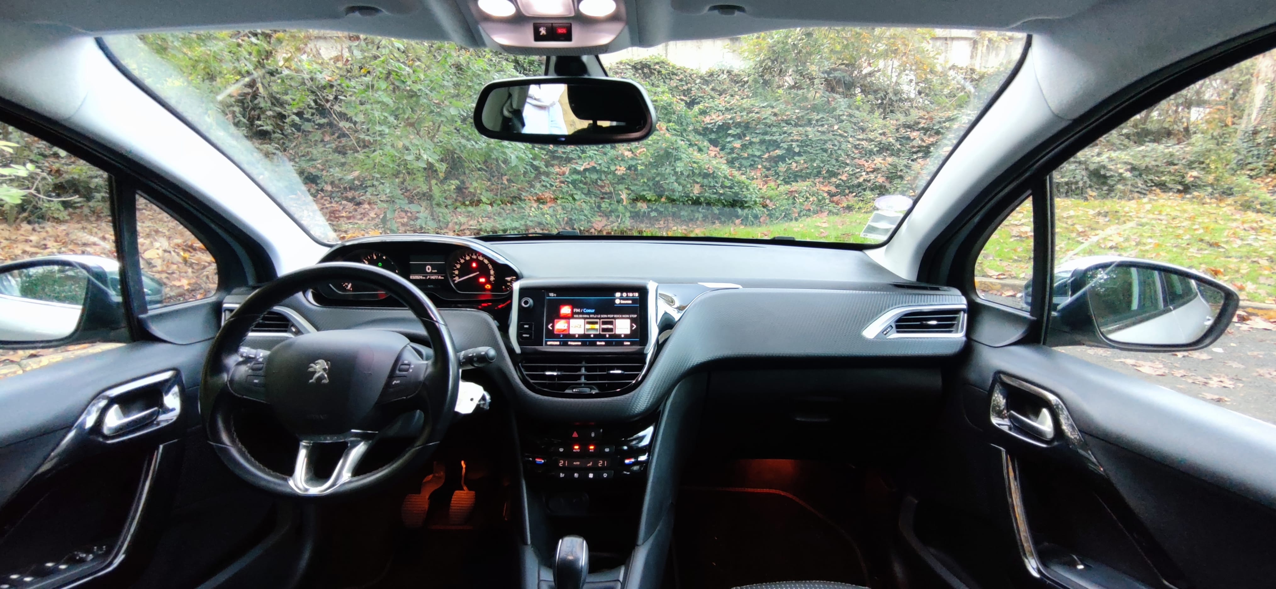 Peugeot 208 avec Apple CarPlay