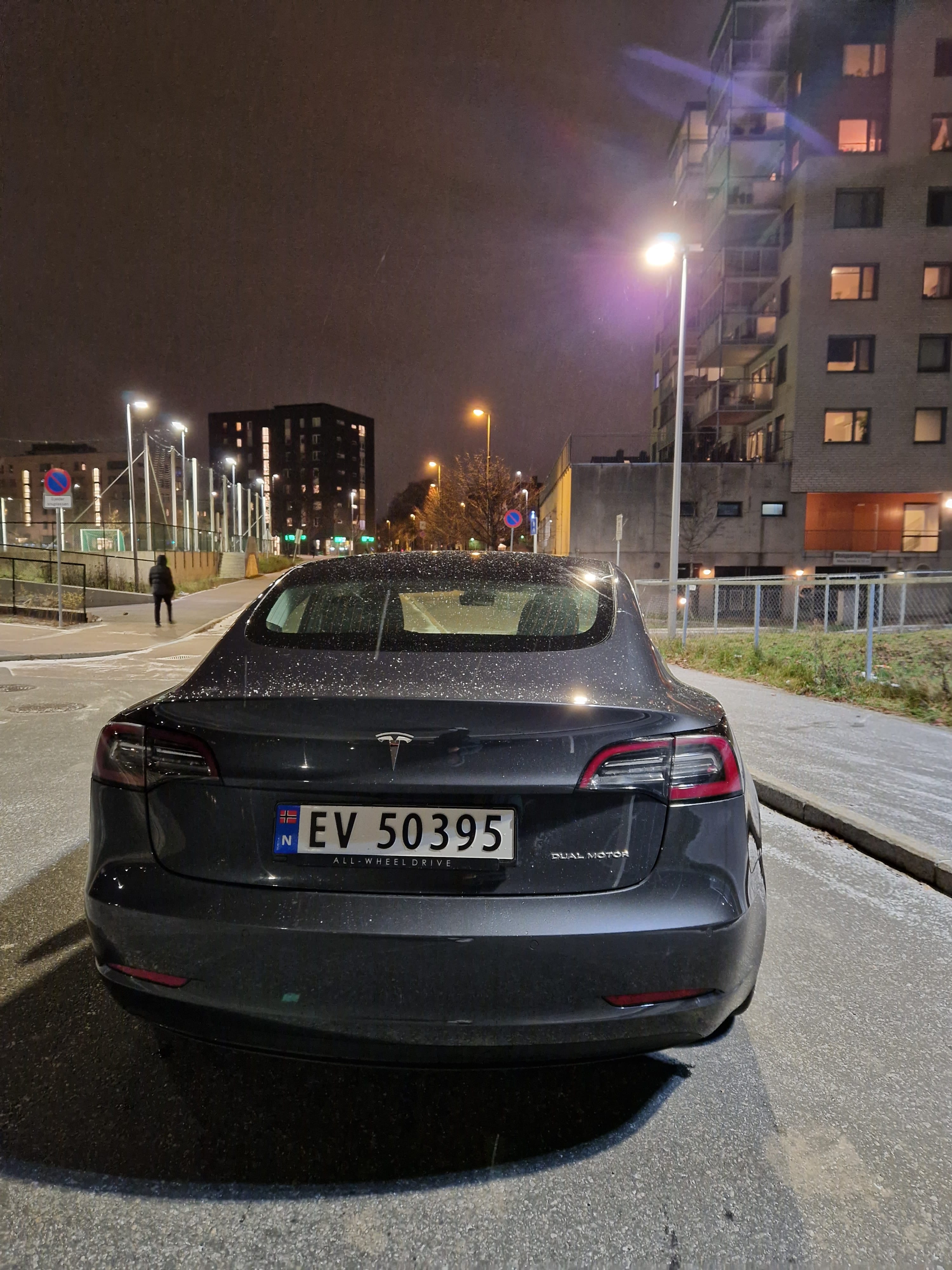 Tesla Model 3 - 500km - free supercharging with GPS