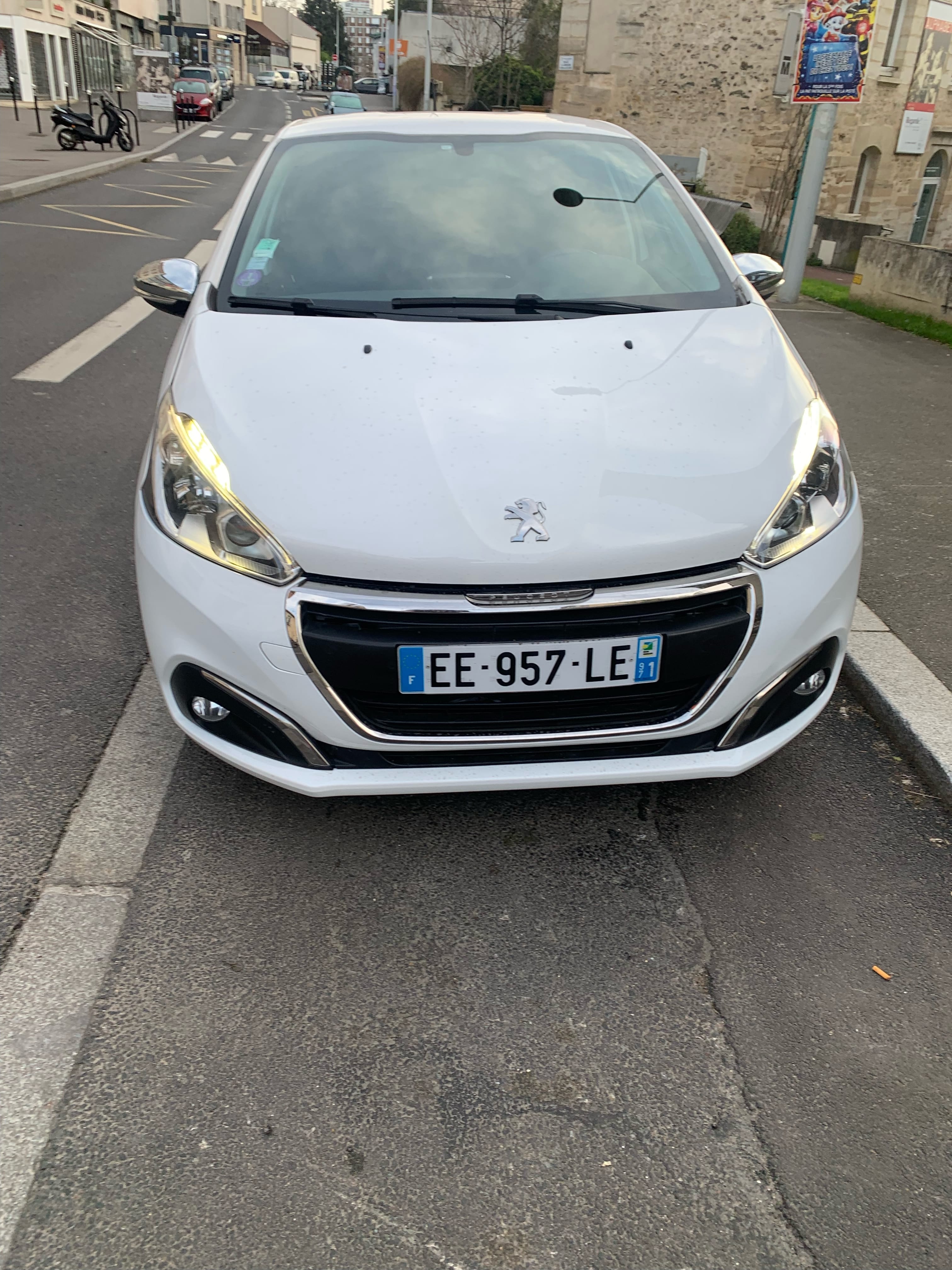Peugeot 208, 2016, Essence 95