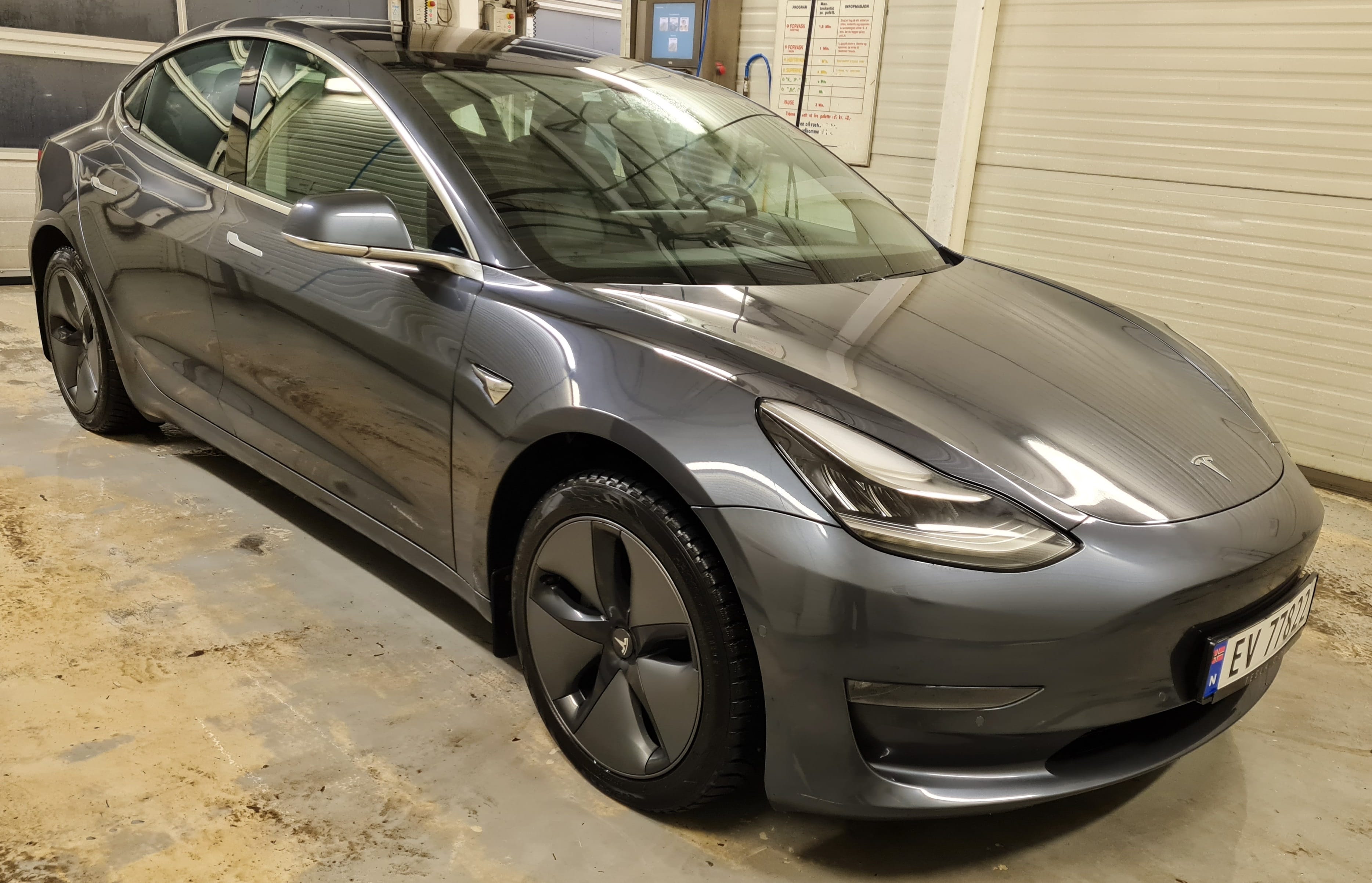 Tesla Model 3 AWD Long Range med Aircondition
